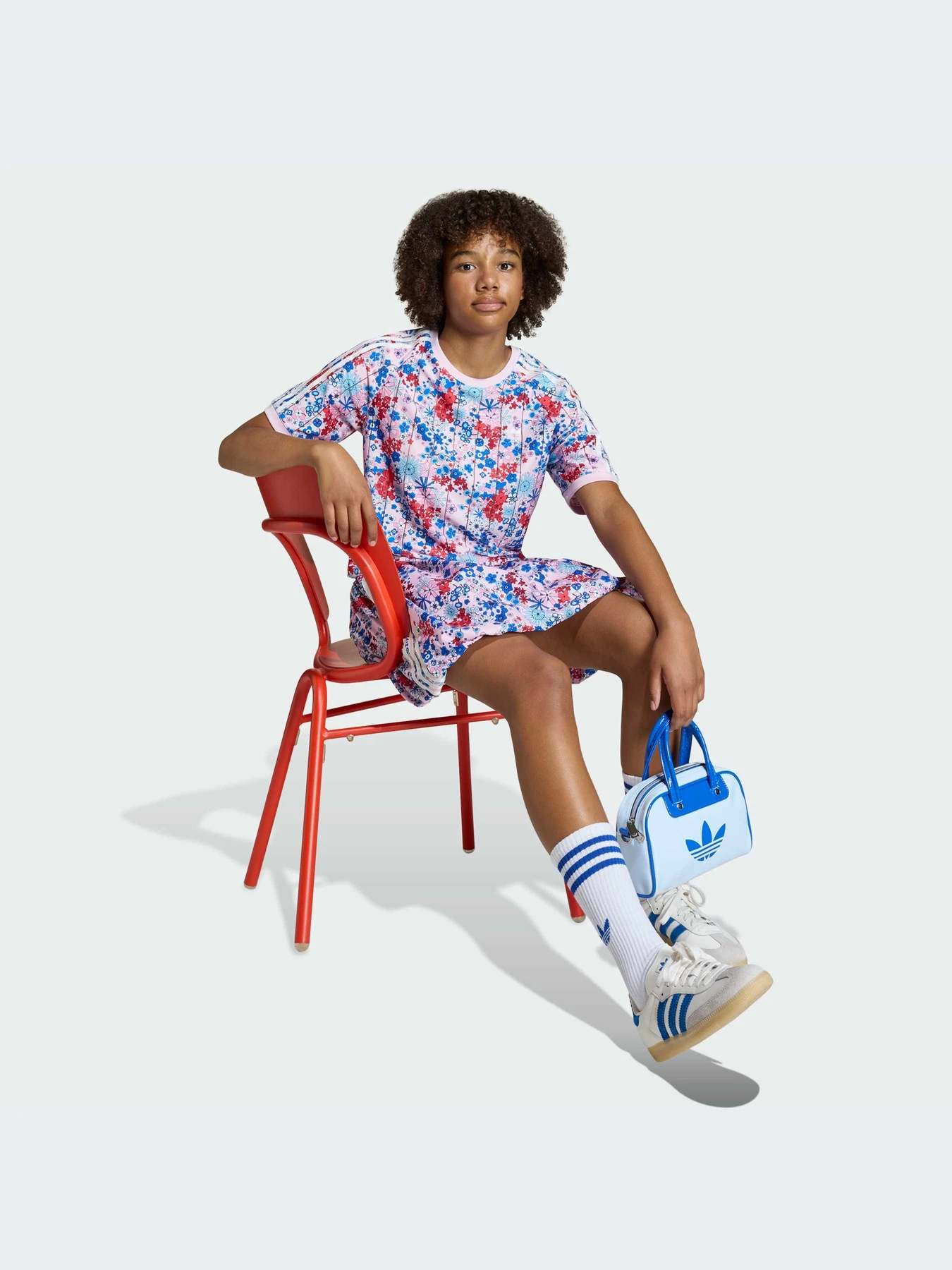 Футболки и поло Adidas Graphics модель KD1765-KZ Футболки и поло Adidas Graphics модель KD1765-KZ Фото