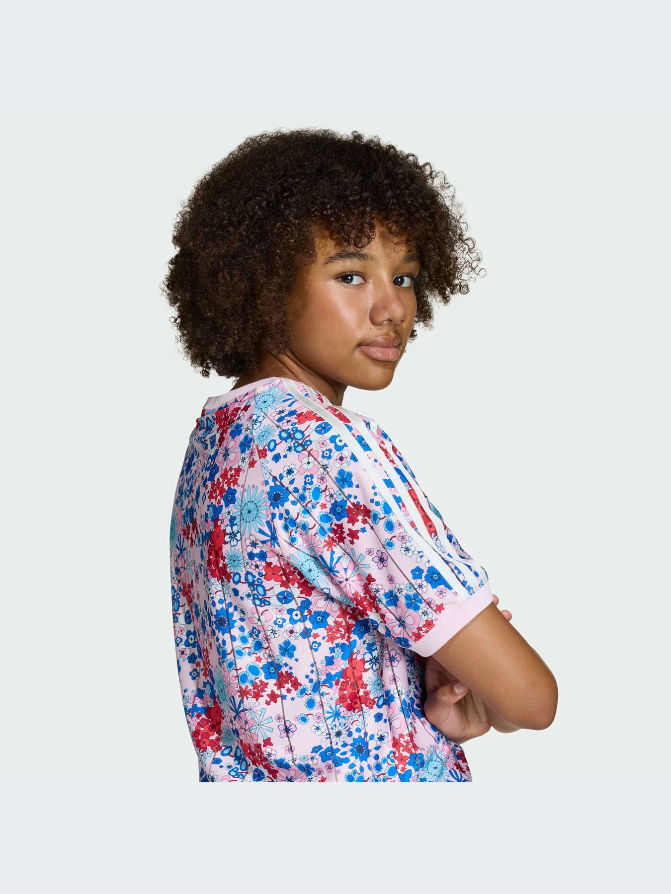 Футболки и поло Adidas Graphics модель KD1765-KZ Футболки и поло Adidas Graphics модель KD1765-KZ Фото
