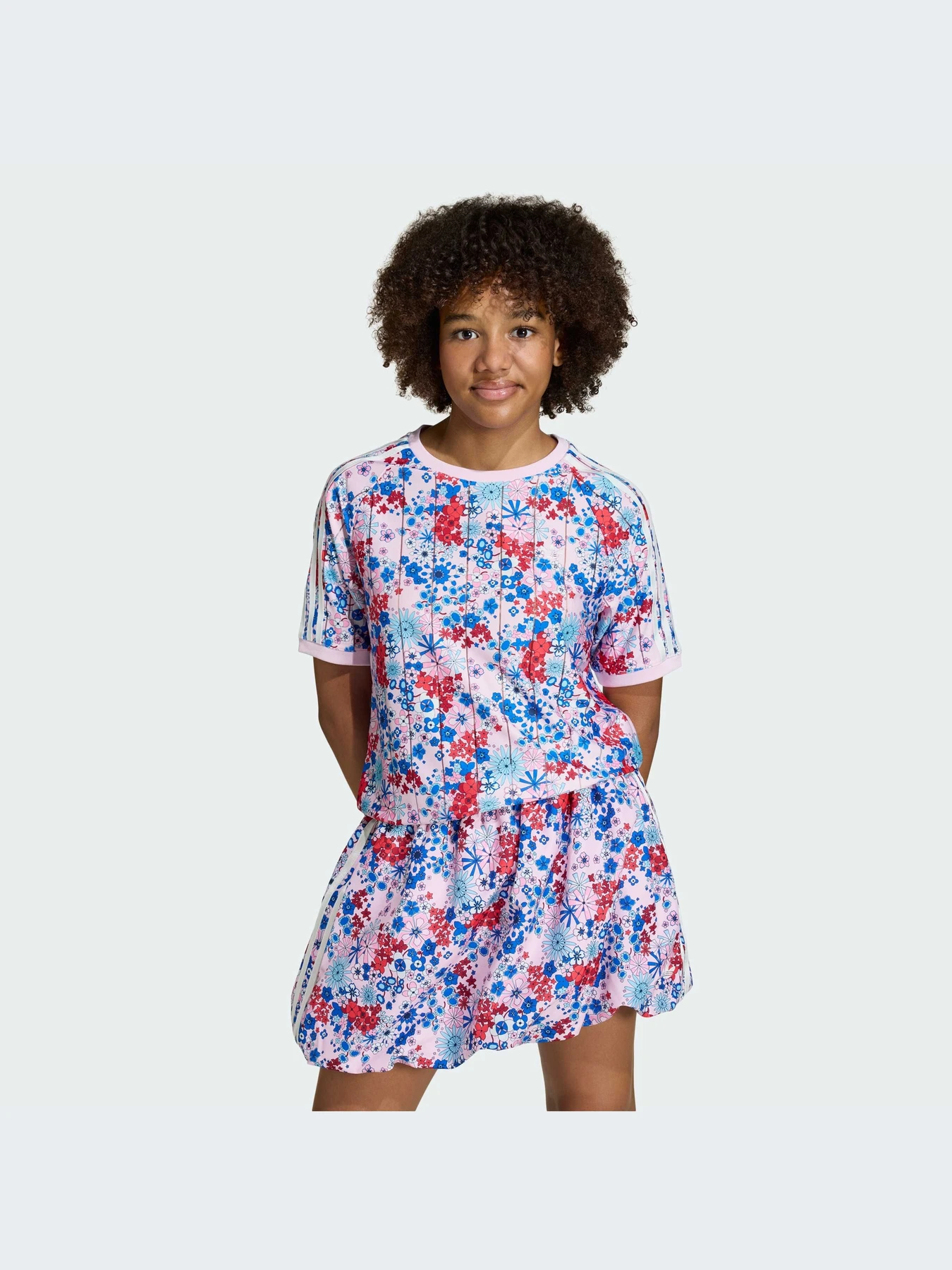 Футболки и поло Adidas Graphics модель KD1765-KZ Футболки и поло Adidas Graphics модель KD1765-KZ Фото