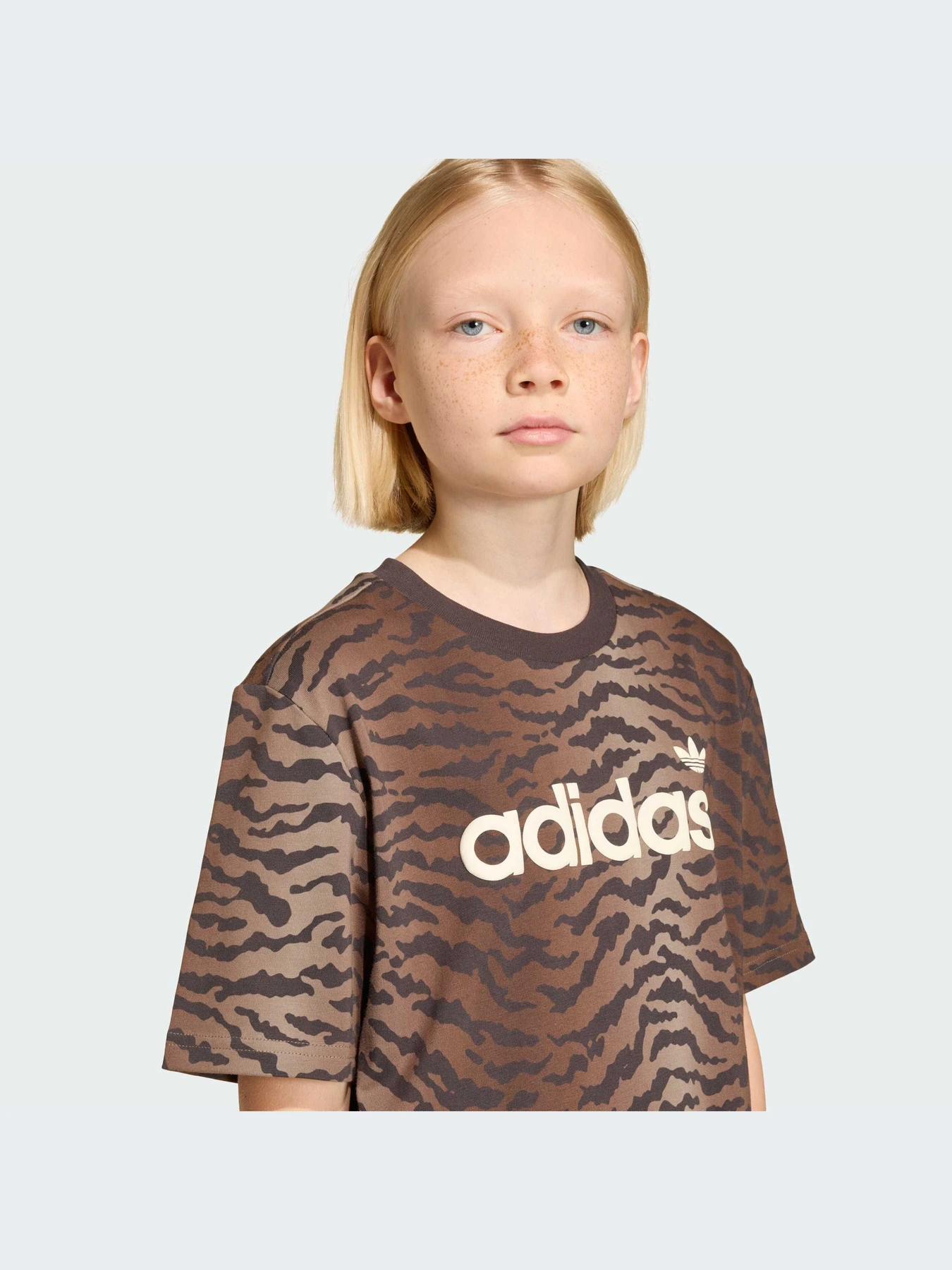 Футболки и поло Adidas Graphics модель KD3212-KZ Футболки и поло Adidas Graphics модель KD3212-KZ Фото