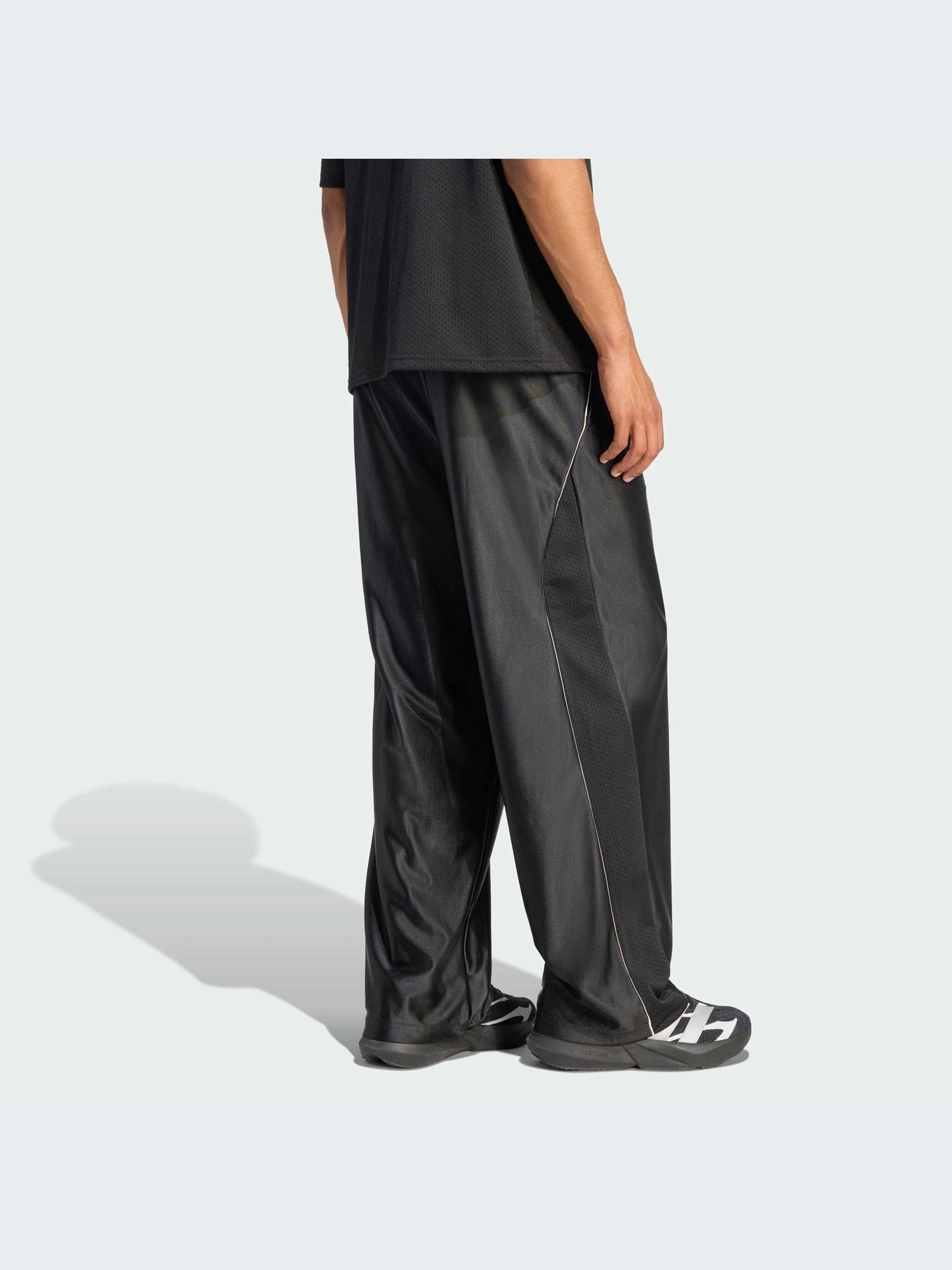 Брюки Adidas модель JZ6848-KZ Брюки Adidas модель JZ6848-KZ Фото