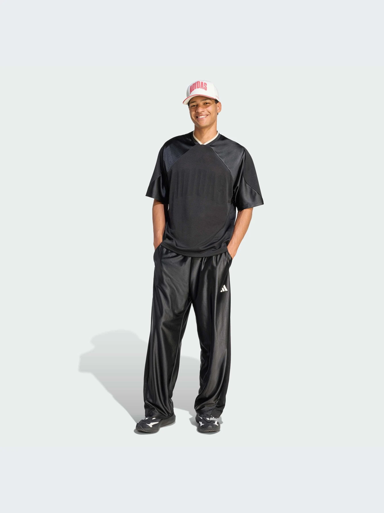 Брюки Adidas модель JZ6848-KZ Брюки Adidas модель JZ6848-KZ Фото