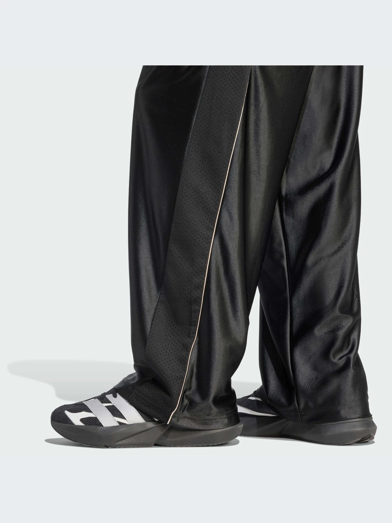Брюки Adidas модель JZ6848-KZ Брюки Adidas модель JZ6848-KZ Фото