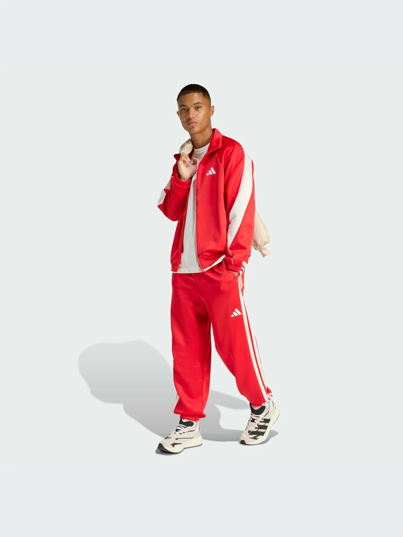 Худи и свитшоты Adidas модель KE9574-KZ Худи и свитшоты Adidas модель KE9574-KZ Фото