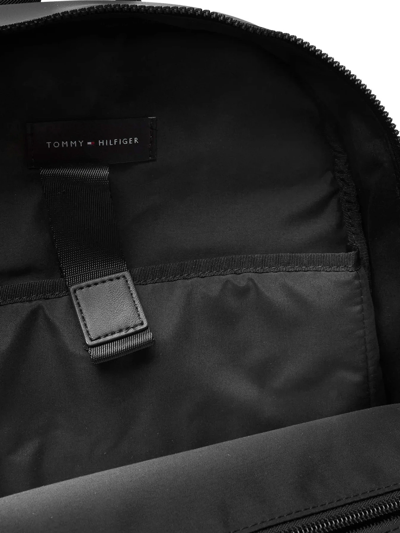 Рюкзаки Tommy Hilfiger модель AM0AM13984-BDS Рюкзаки Tommy Hilfiger модель AM0AM13984-BDS Фото