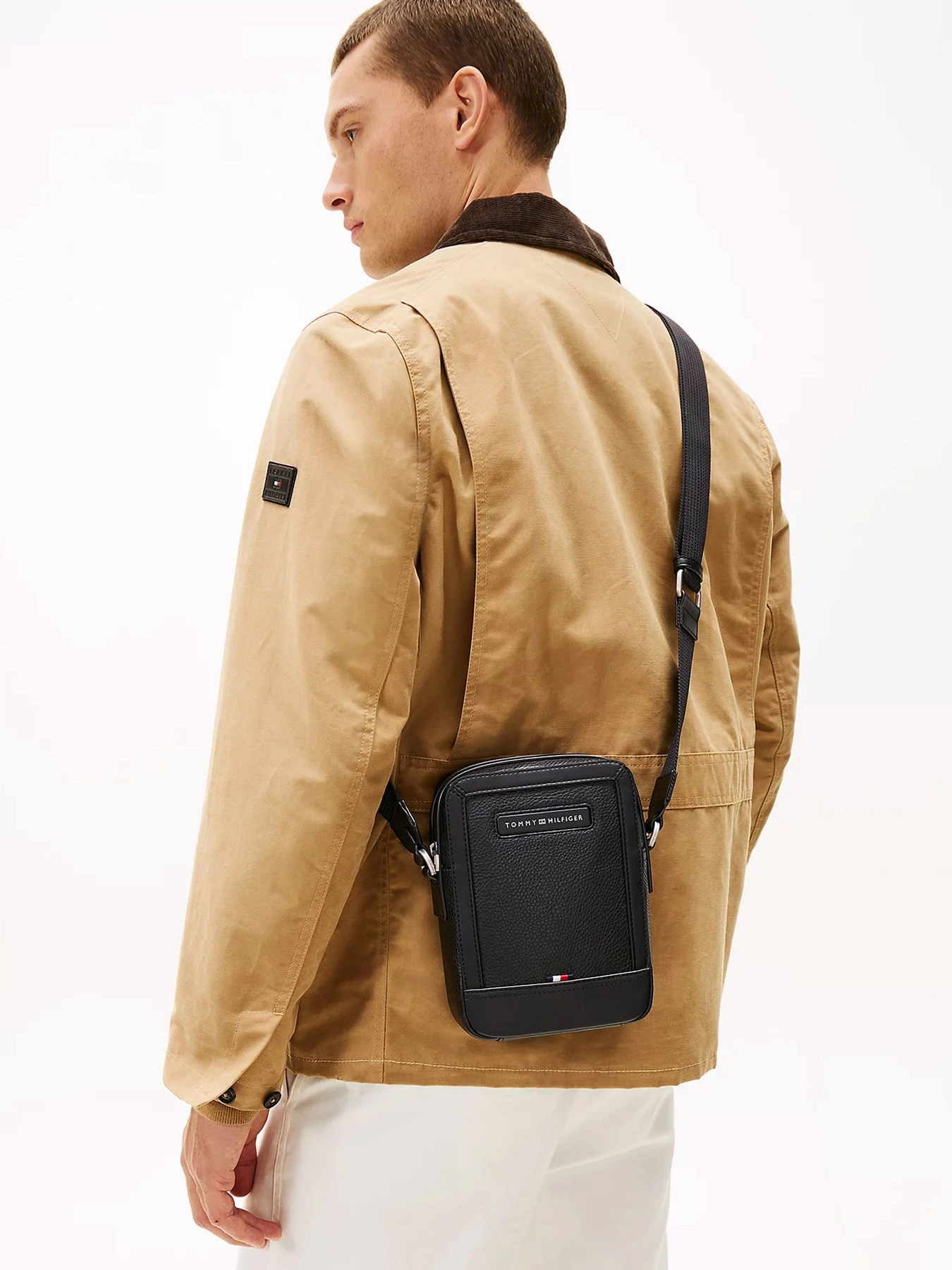 Сумки Tommy Hilfiger модель AM0AM14011-BDS Сумки Tommy Hilfiger модель AM0AM14011-BDS Фото