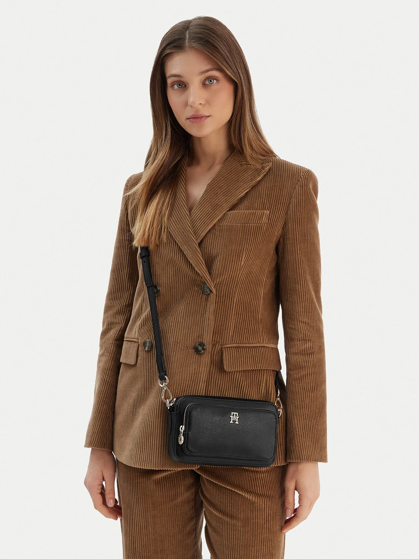 Сумки Tommy Hilfiger модель AW0AW18120-BDS Сумки Tommy Hilfiger модель AW0AW18120-BDS Фото