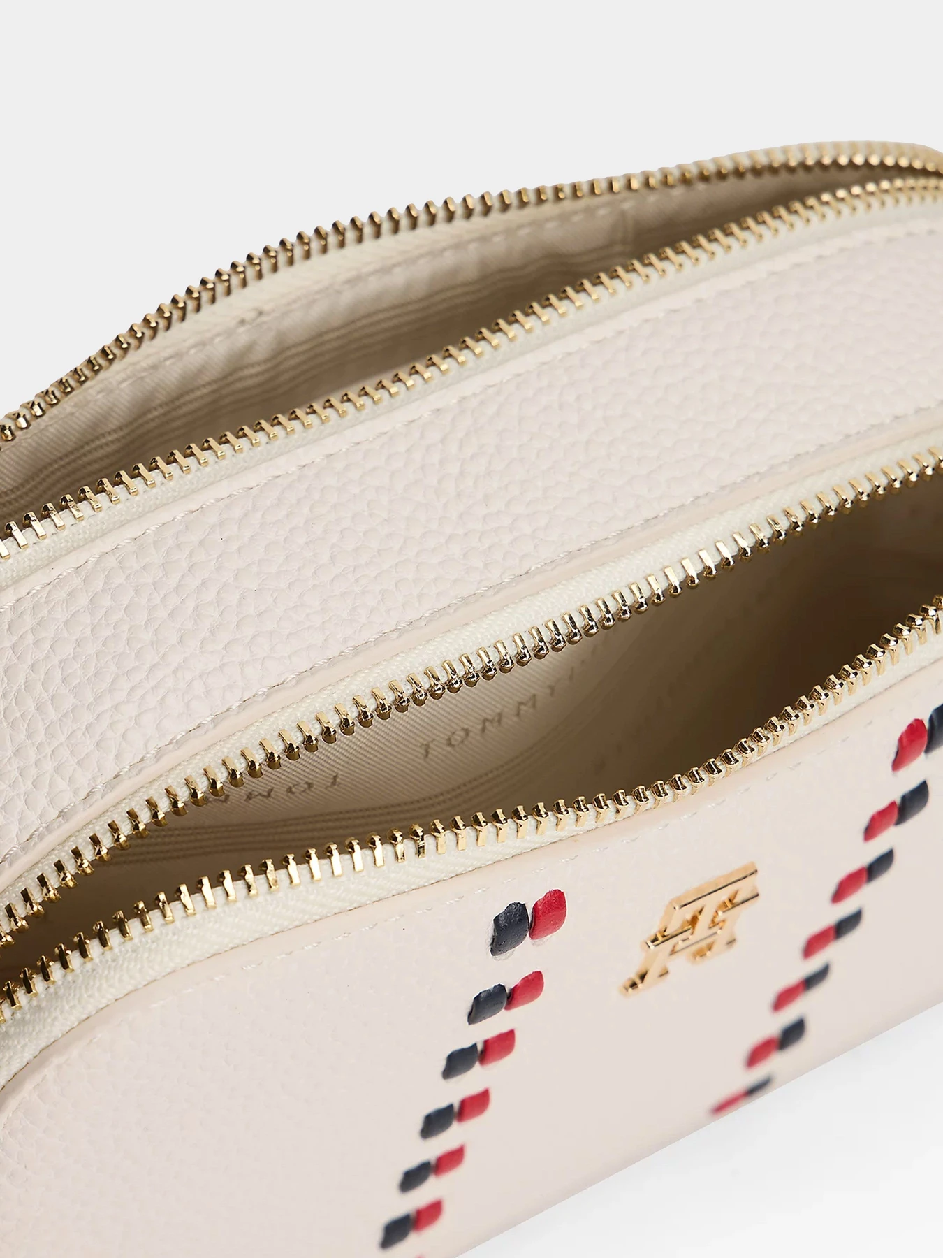 Сумки Tommy Hilfiger модель AW0AW18153-AEO Сумки Tommy Hilfiger модель AW0AW18153-AEO Фото
