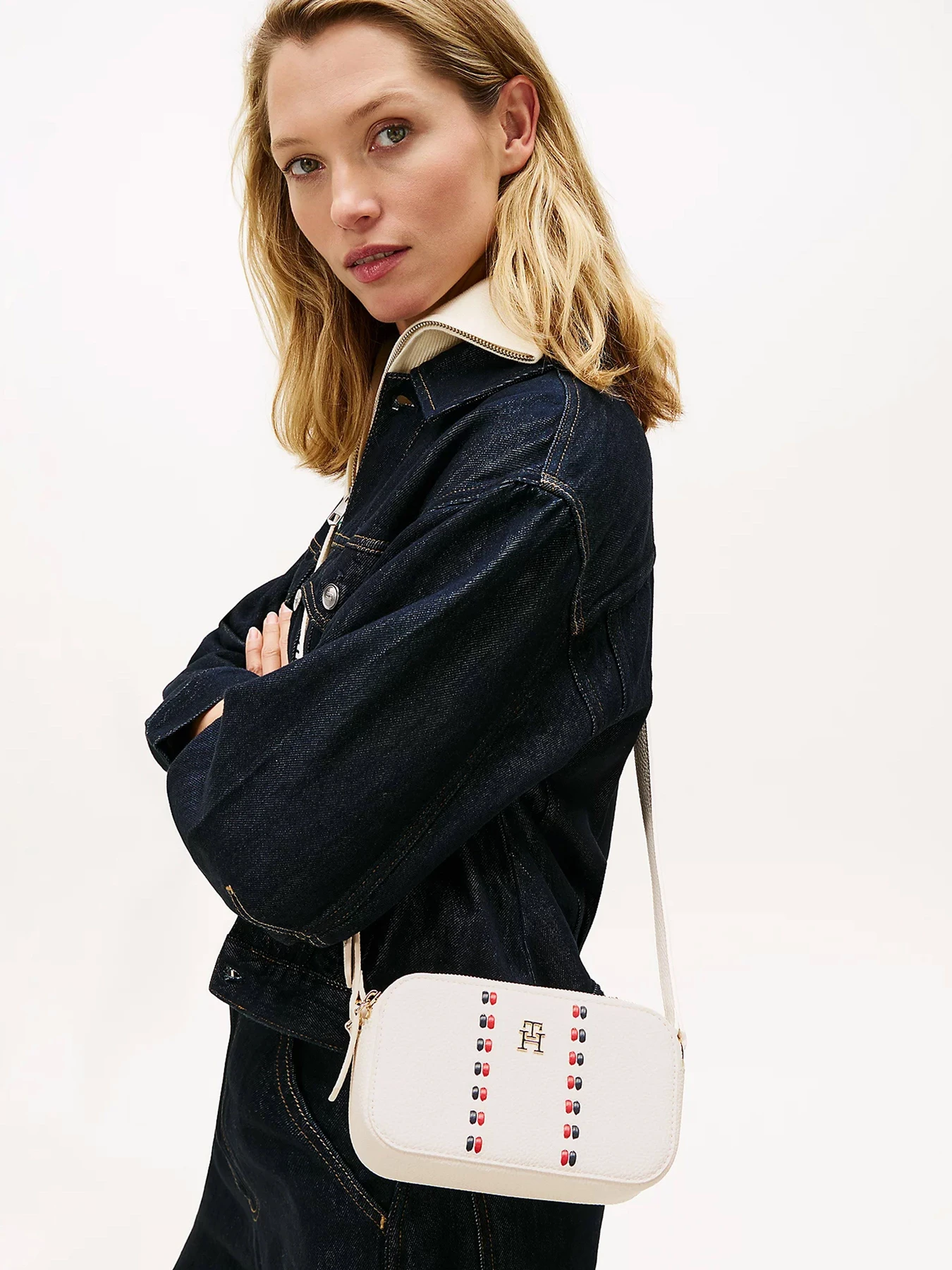 Сумки Tommy Hilfiger модель AW0AW18153-AEO Сумки Tommy Hilfiger модель AW0AW18153-AEO Фото