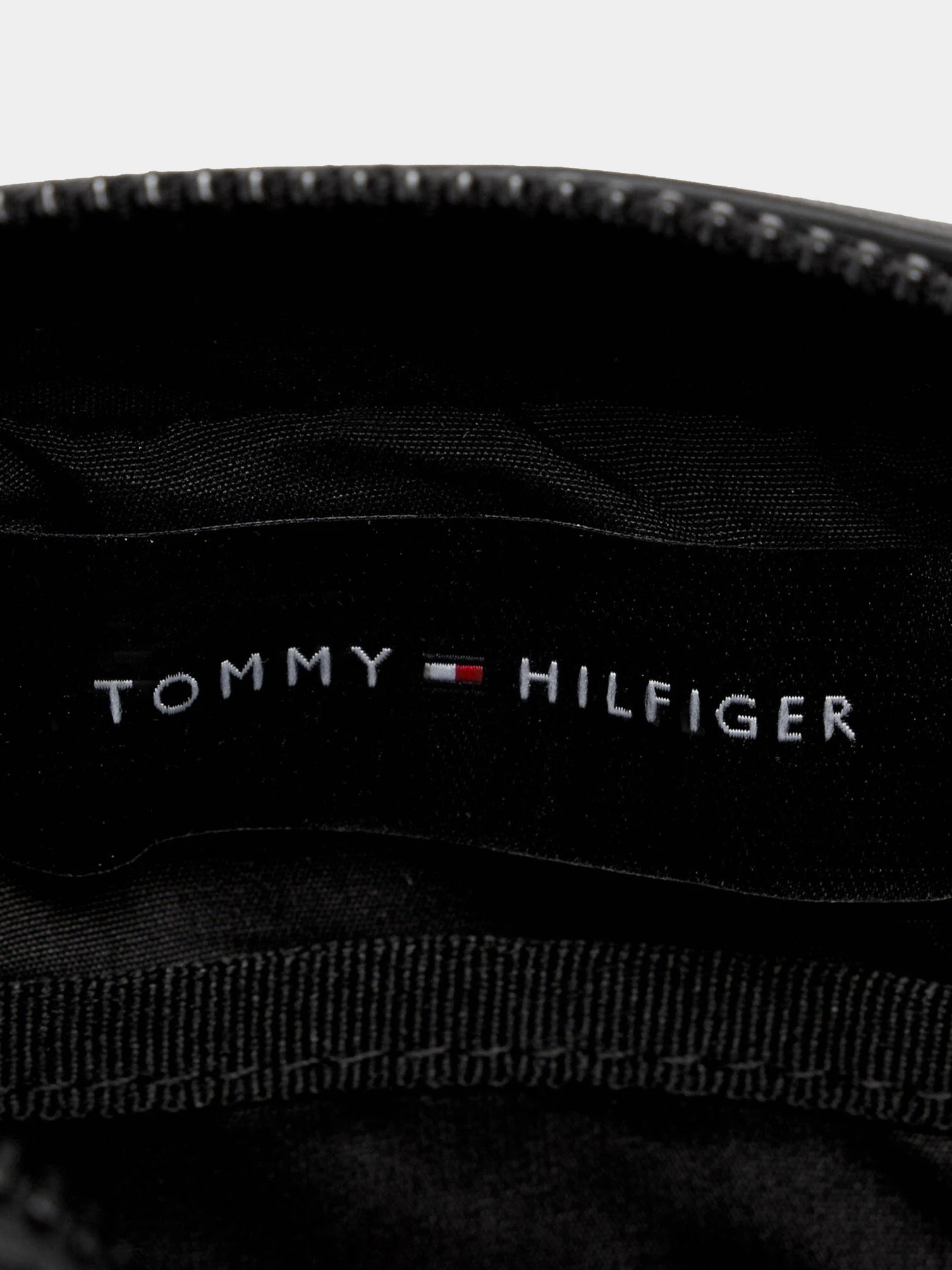 Сумки Tommy Hilfiger модель AM0AM14020-BDS Сумки Tommy Hilfiger модель AM0AM14020-BDS Фото