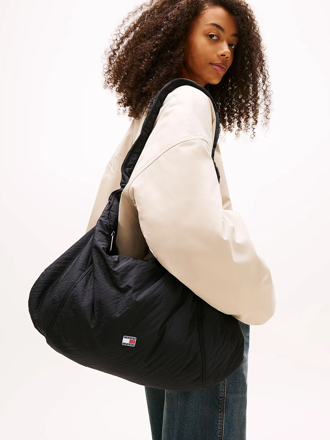 Сумки Tommy Hilfiger модель AW0AW18079-BDS Сумки Tommy Hilfiger модель AW0AW18079-BDS Фото