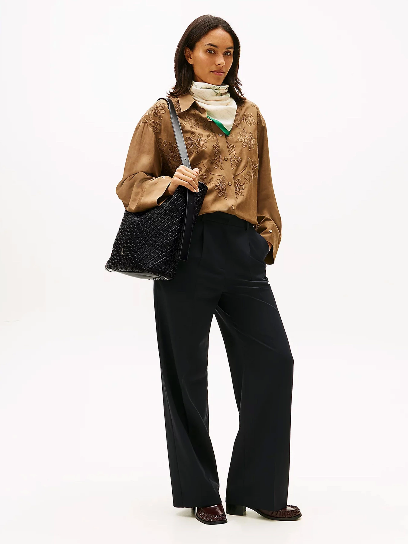 Сумки Tommy Hilfiger модель AW0AW18161-BDS Сумки Tommy Hilfiger модель AW0AW18161-BDS Фото