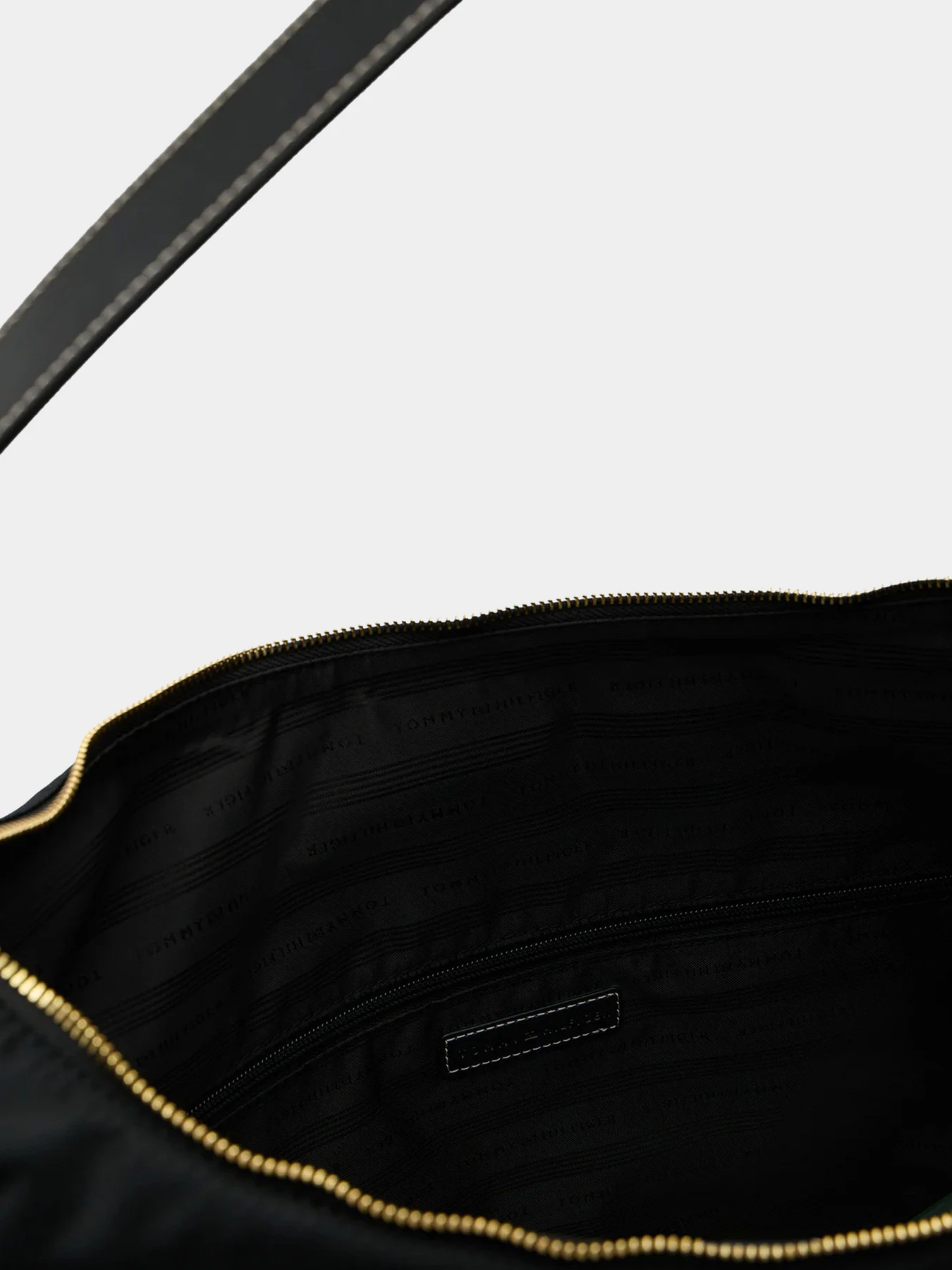 Сумки Tommy Hilfiger модель AW0AW18283-BDS Сумки Tommy Hilfiger модель AW0AW18283-BDS Фото