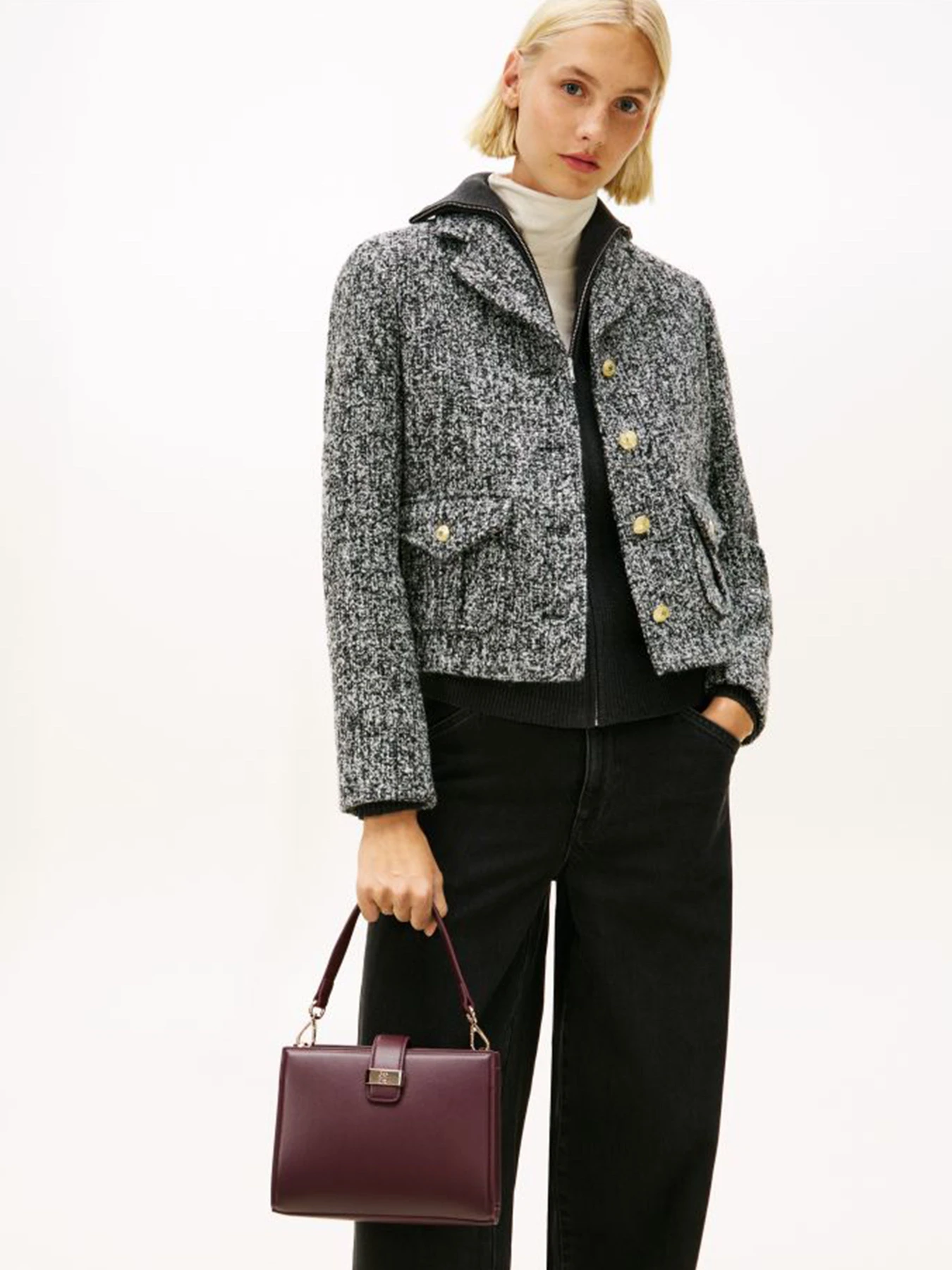 Сумки Tommy Hilfiger модель AW0AW18286-XI8 Сумки Tommy Hilfiger модель AW0AW18286-XI8 Фото