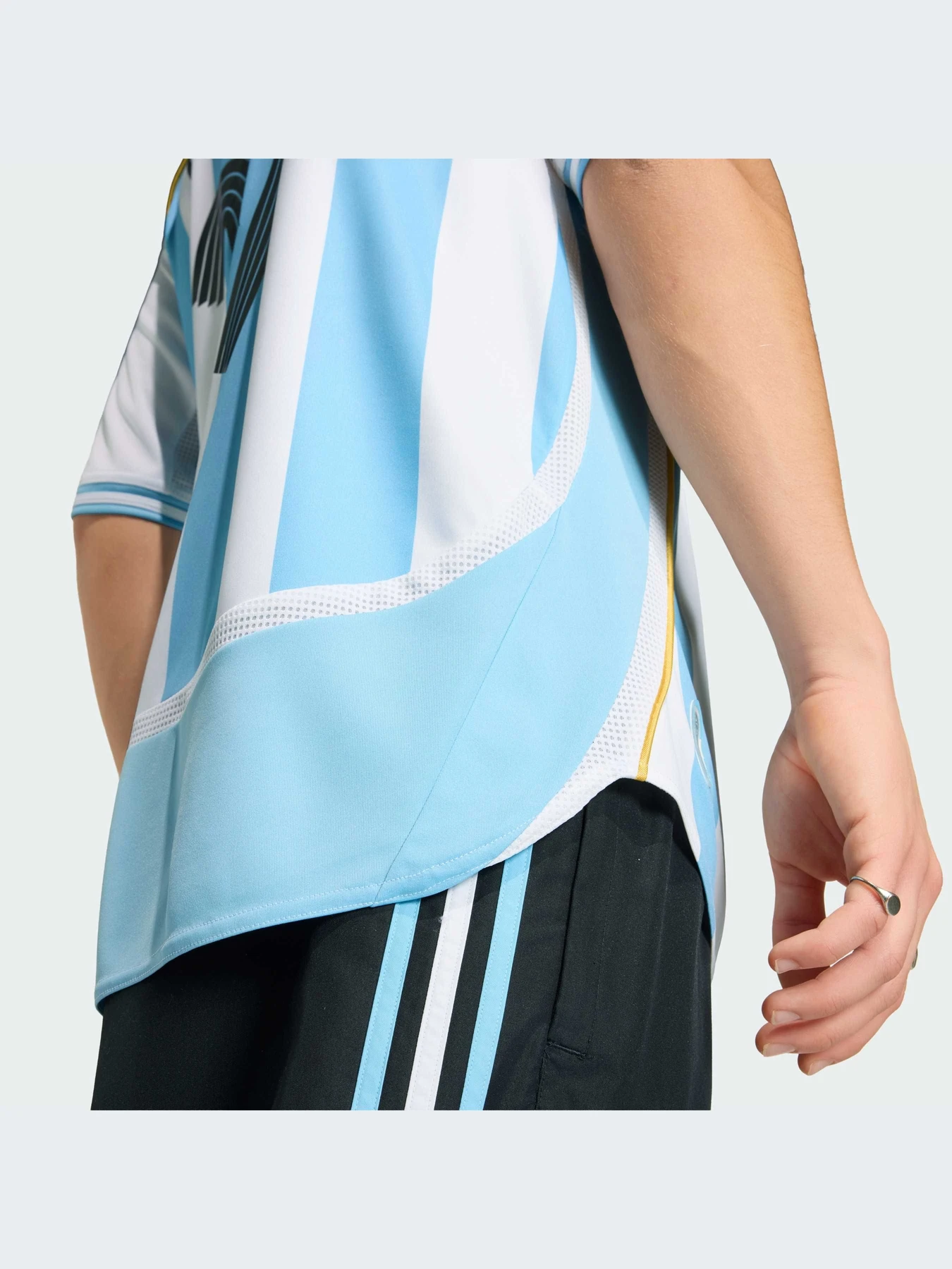 Футболки и поло Adidas модель JN3708-KZ Футболки и поло Adidas модель JN3708-KZ Фото
