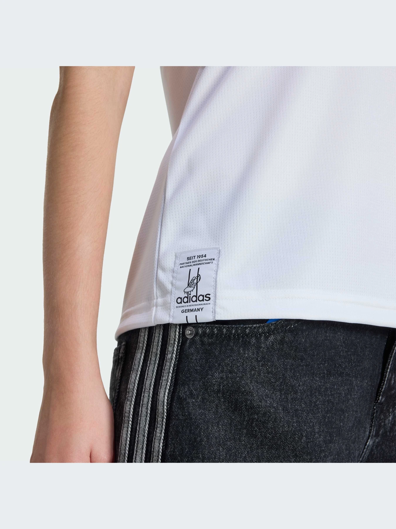 Футболки и поло Adidas модель JZ4559-KZ Футболки и поло Adidas модель JZ4559-KZ Фото
