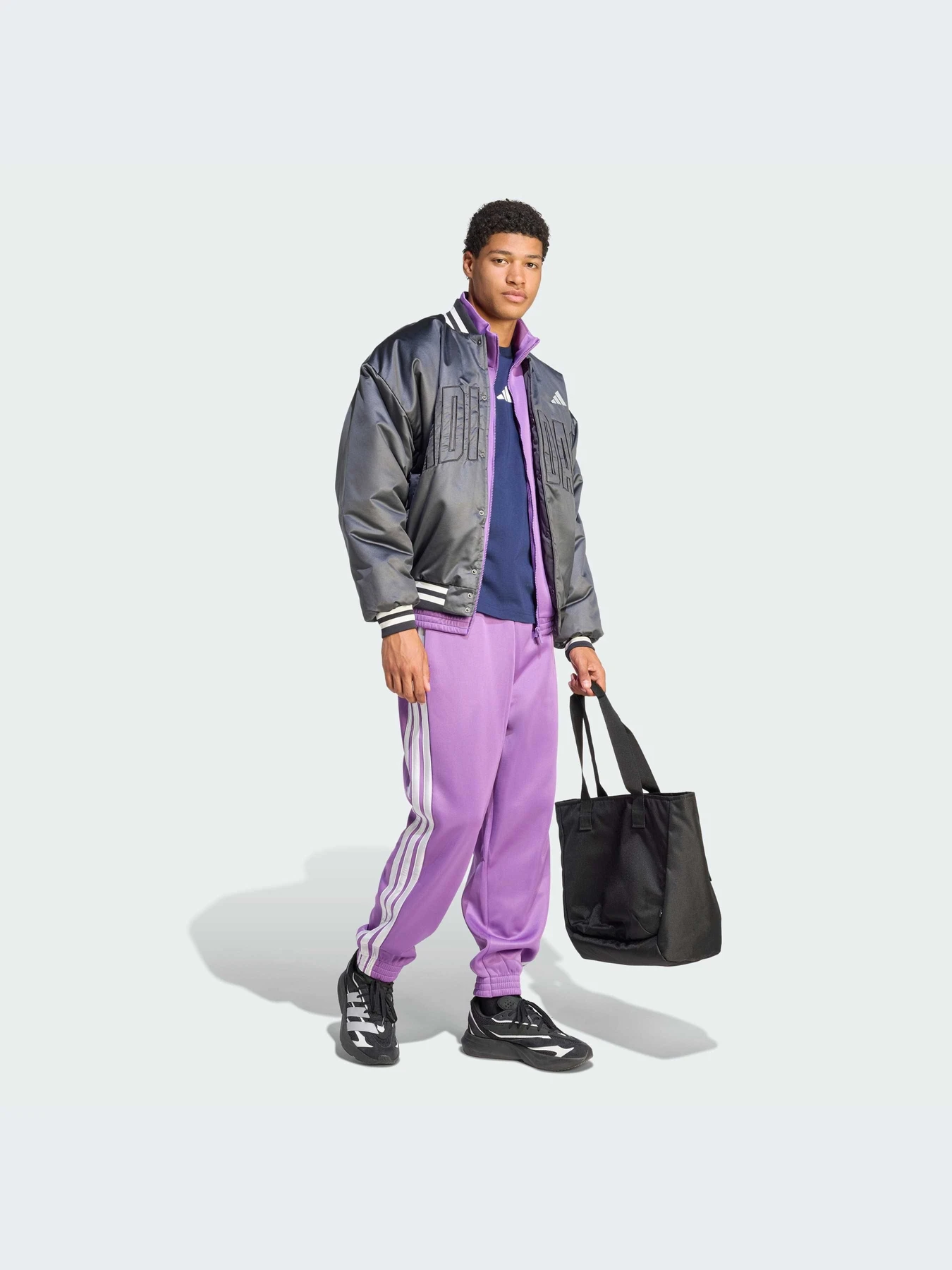 Куртки и дубленки Adidas модель JZ6913-KZ Куртки и дубленки Adidas модель JZ6913-KZ Фото