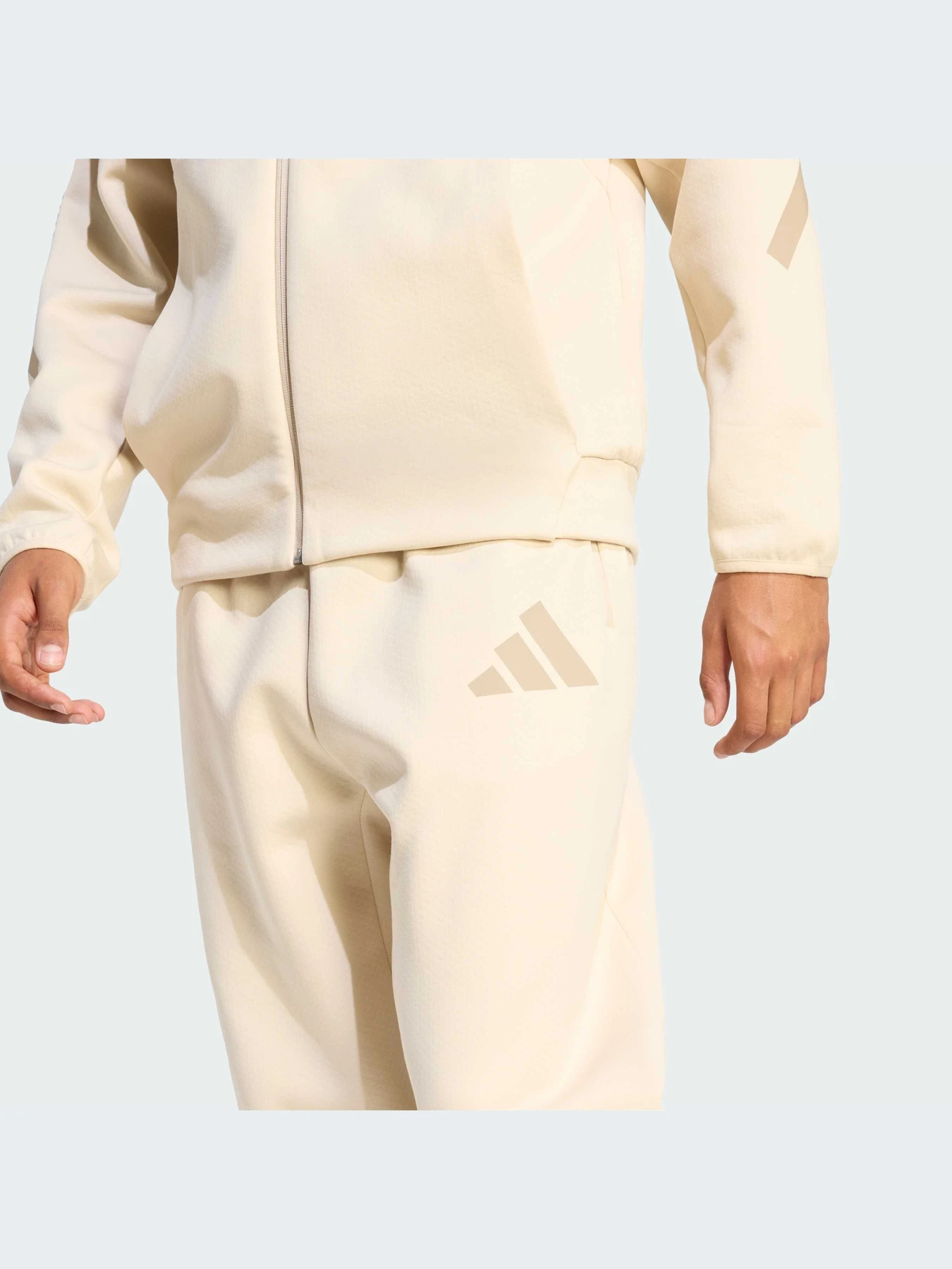 Брюки Adidas ZNE модель KE4709-KZ Брюки Adidas ZNE модель KE4709-KZ Фото