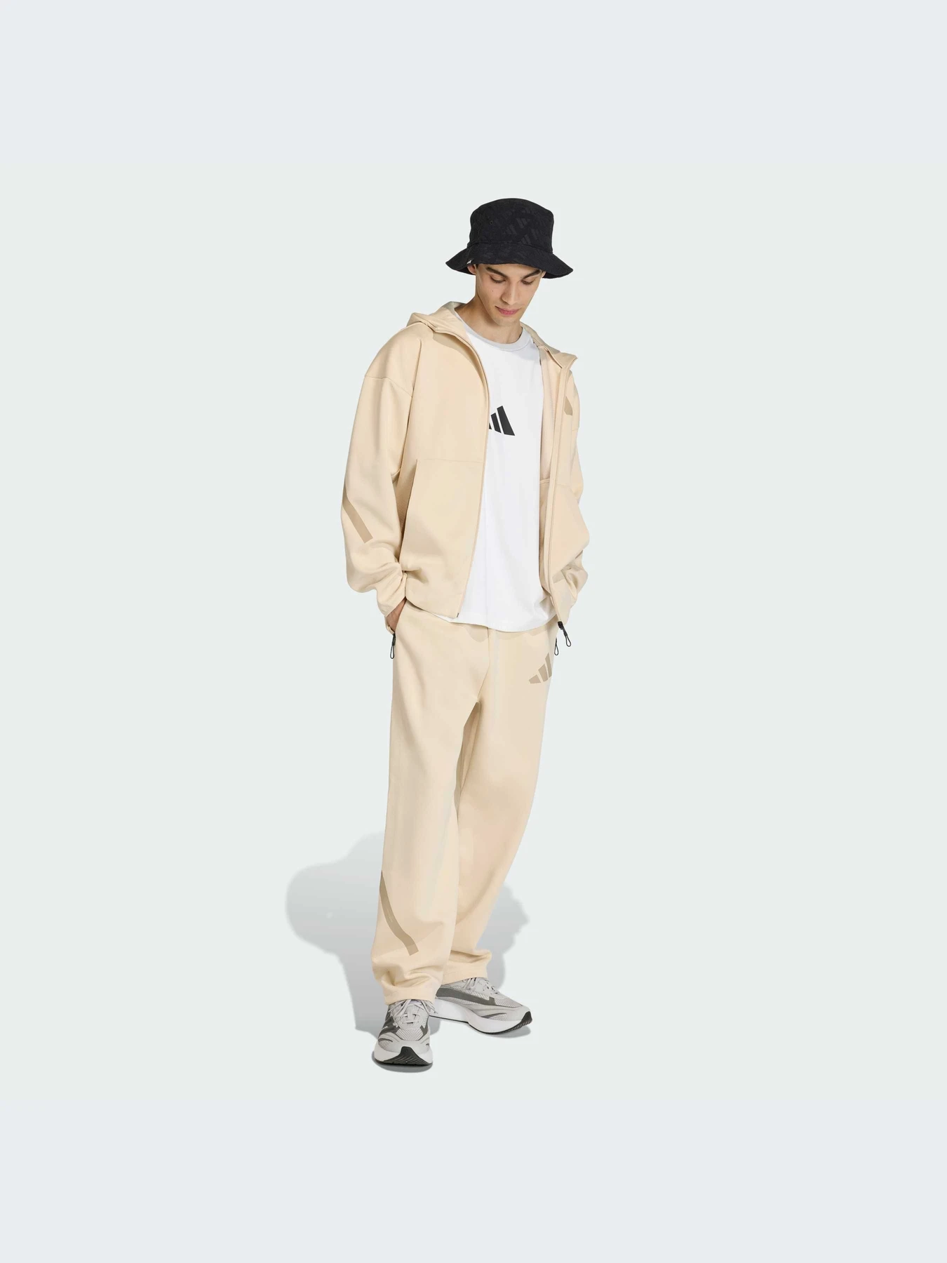 Худи и свитшоты Adidas ZNE модель KE4680-KZ Худи и свитшоты Adidas ZNE модель KE4680-KZ Фото
