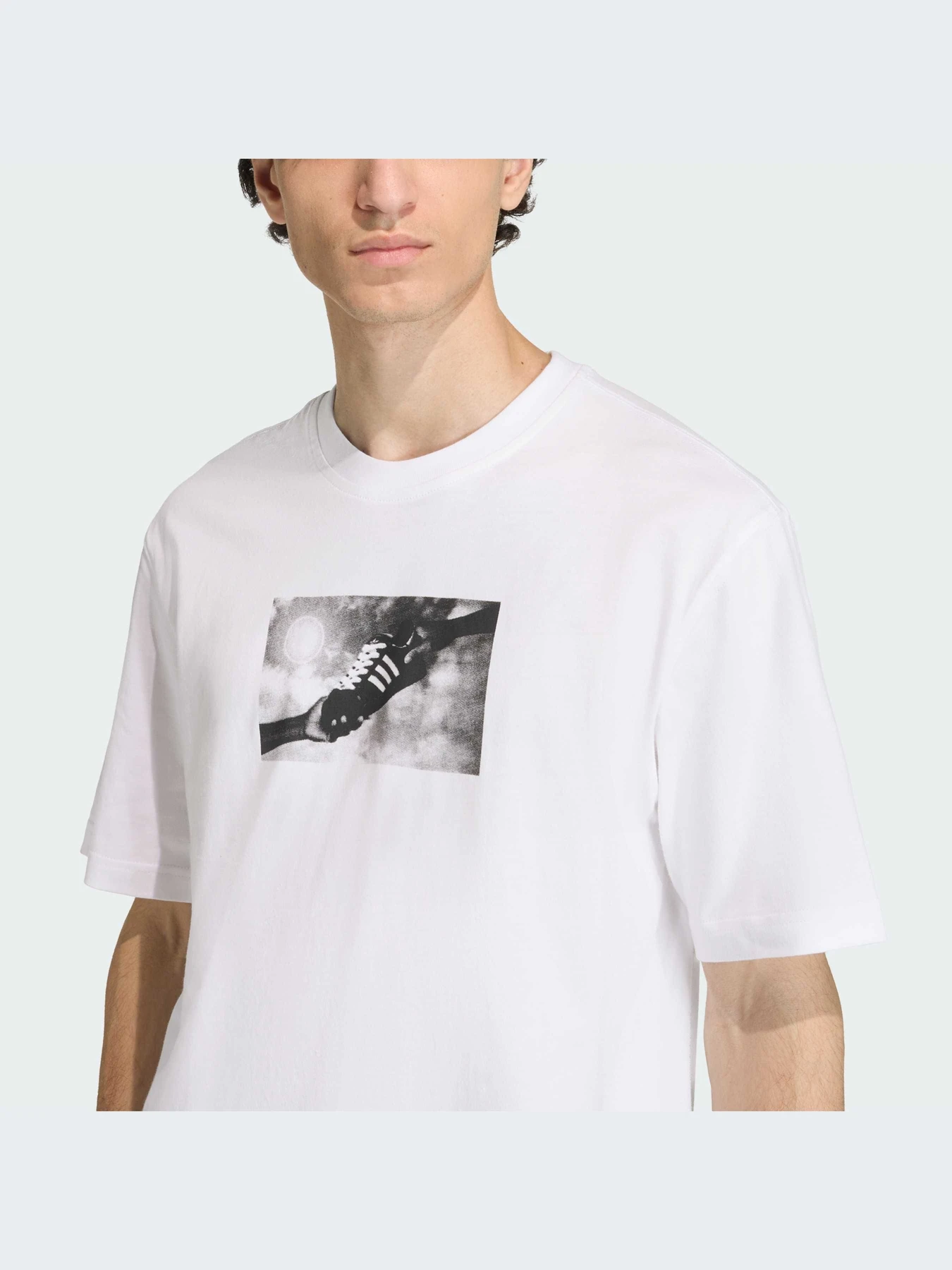 Футболки и поло Adidas Graphics модель KS7615-KZ Футболки и поло Adidas Graphics модель KS7615-KZ Фото