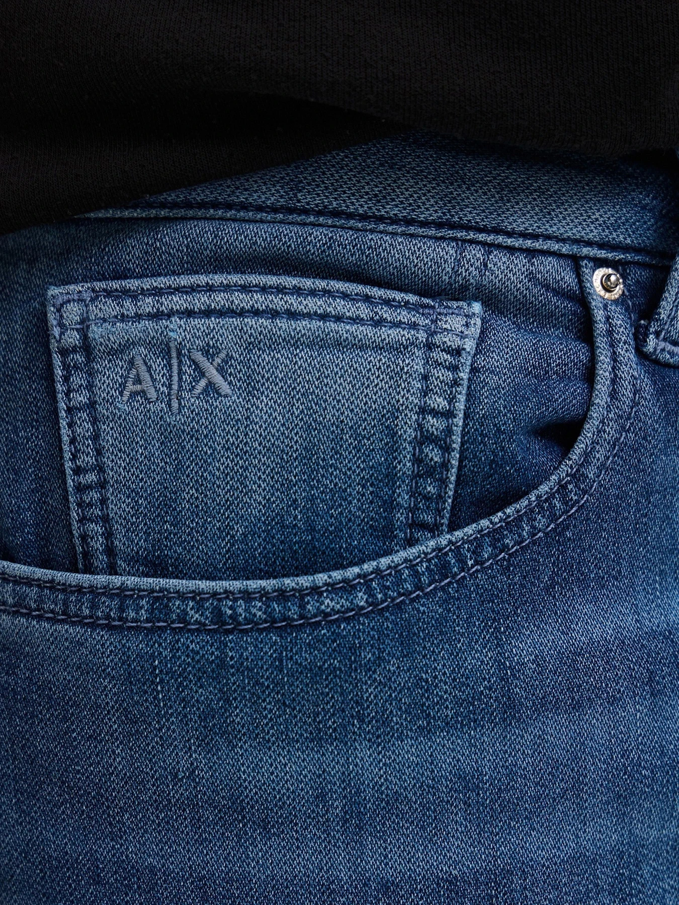 Джинсы Armani Exchange модель XM000049-AF14368-MB002 Джинсы Armani Exchange модель XM000049-AF14368-MB002 Фото