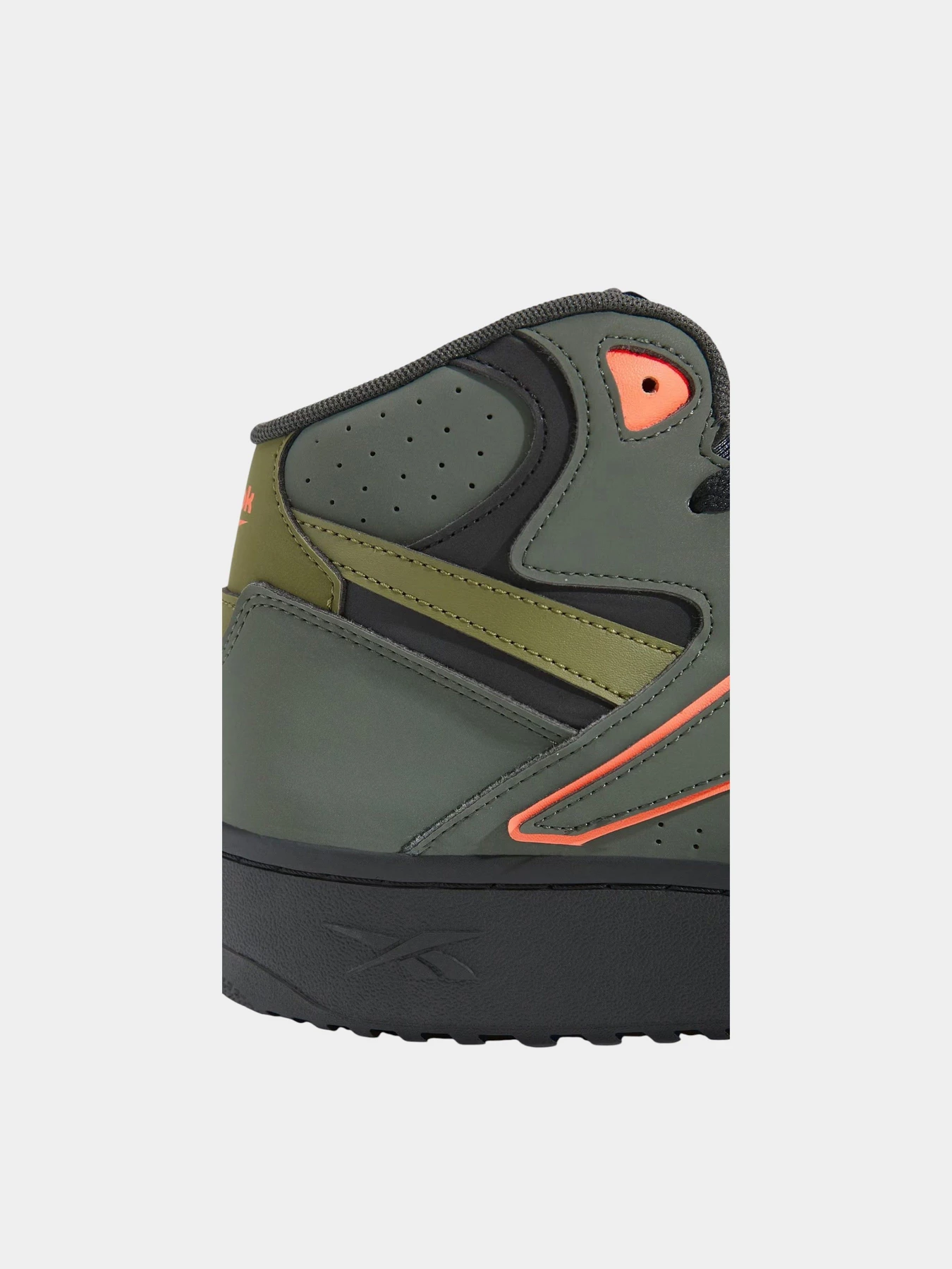Кроссовки Reebok ATR CHILL MID модель 102180550 Кроссовки Reebok ATR CHILL MID модель 102180550 Фото