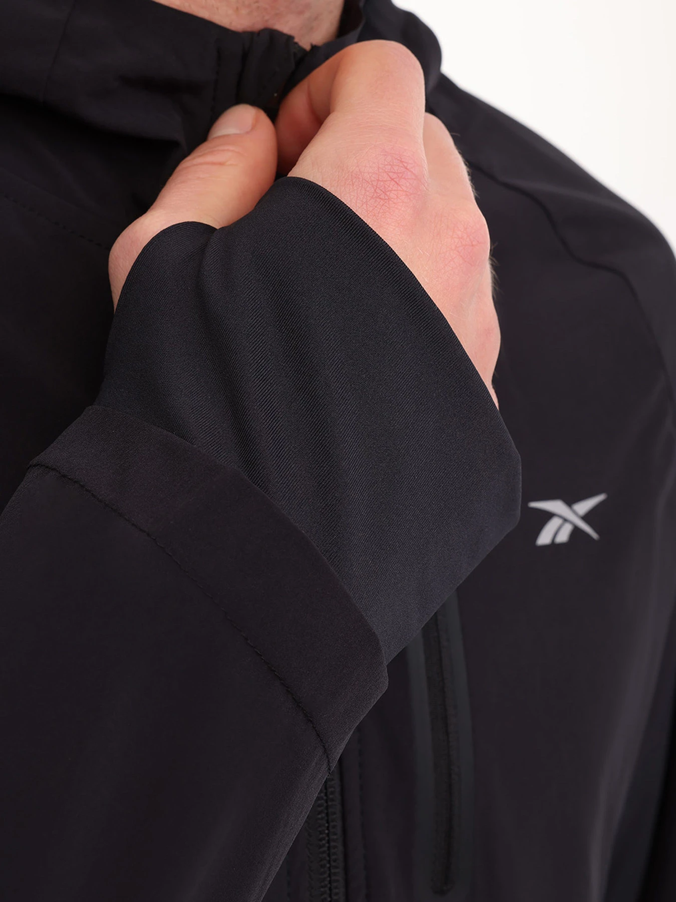 Куртки и дубленки Reebok ERLING RUNNING JACKET модель 102050498 Куртки и дубленки Reebok ERLING RUNNING JACKET модель 102050498 Фото