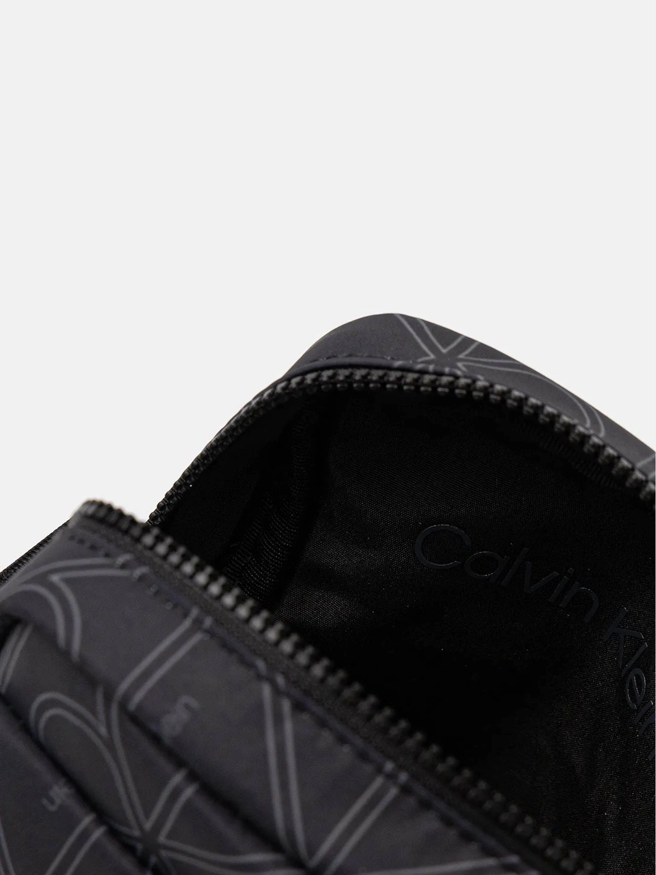 Сумки Calvin Klein модель LV04D3230G-8MN Сумки Calvin Klein модель LV04D3230G-8MN Фото