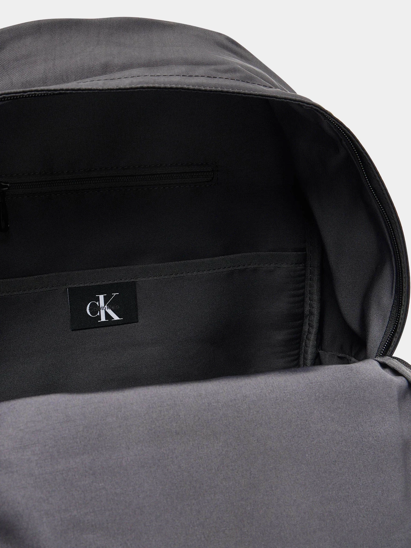 Рюкзаки Calvin Klein модель LV04D3114G-UB1 Рюкзаки Calvin Klein модель LV04D3114G-UB1 Фото