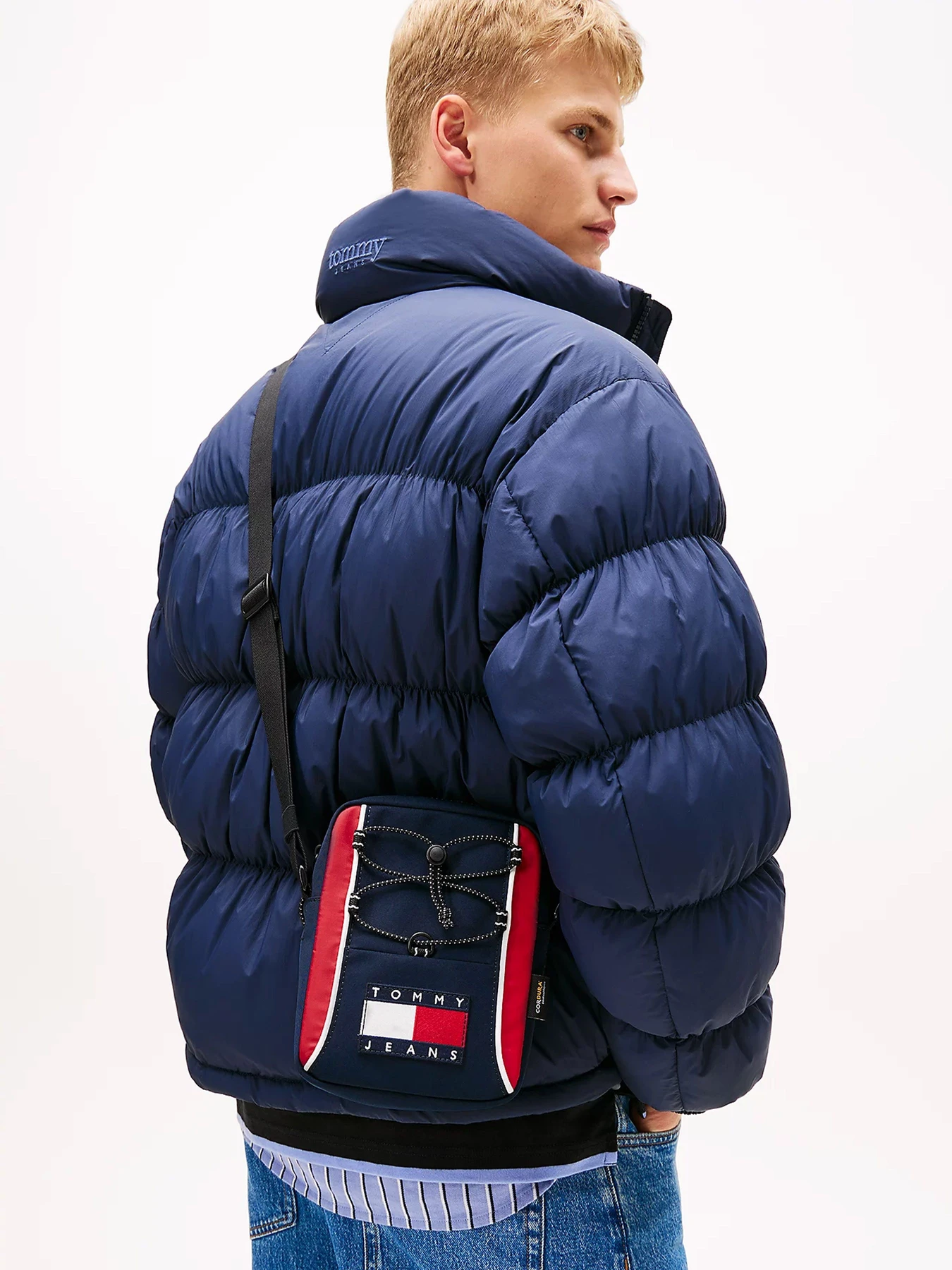 Сумки Tommy Hilfiger модель AM0AM13882-C1G Сумки Tommy Hilfiger модель AM0AM13882-C1G Фото