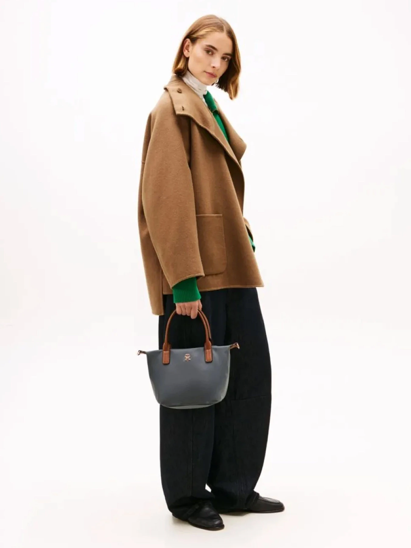 Сумки Tommy Hilfiger модель AW0AW17709-PTU Сумки Tommy Hilfiger модель AW0AW17709-PTU Фото