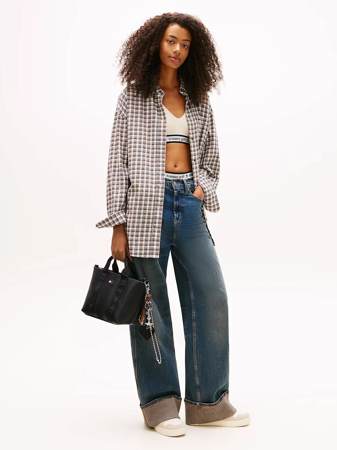 Сумки Tommy Hilfiger модель AW0AW18063-BDS Сумки Tommy Hilfiger модель AW0AW18063-BDS Фото