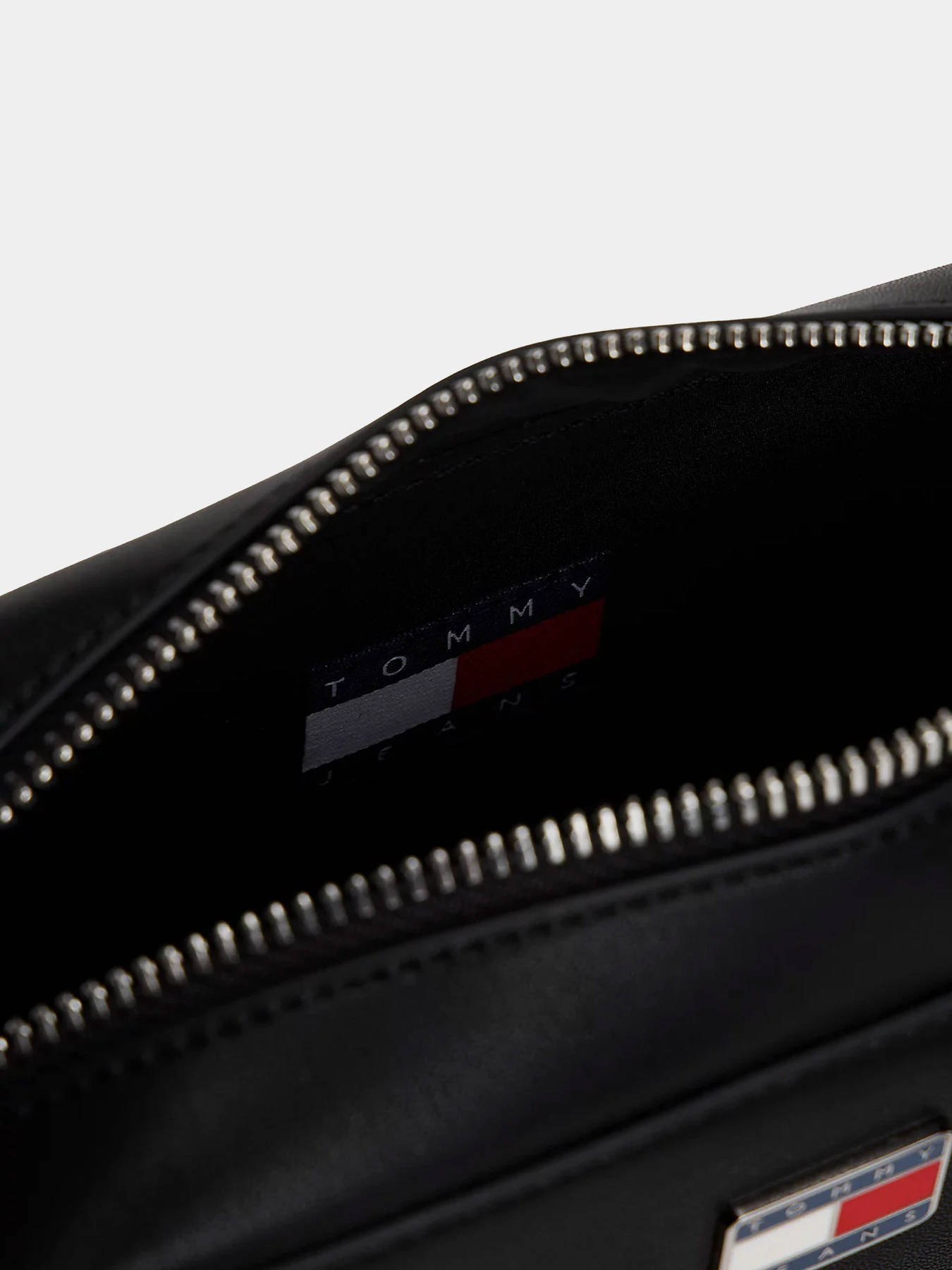 Сумки Tommy Hilfiger модель AW0AW18065-BDS Сумки Tommy Hilfiger модель AW0AW18065-BDS Фото