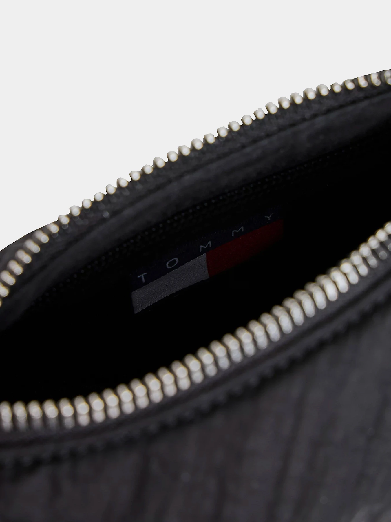 Сумки Tommy Hilfiger модель AW0AW18068-BDS Сумки Tommy Hilfiger модель AW0AW18068-BDS Фото