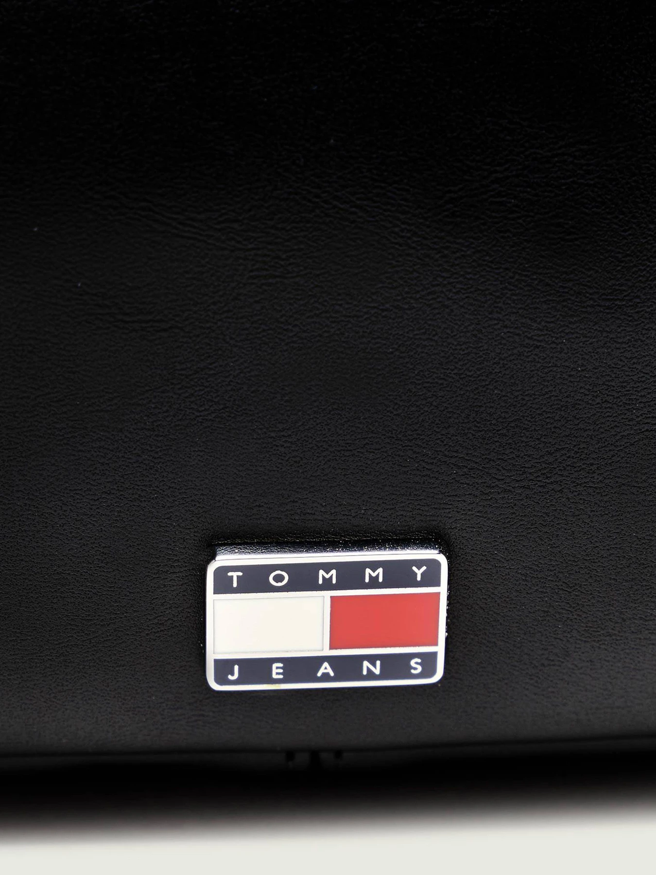 Сумки Tommy Hilfiger модель AW0AW18075-BDS Сумки Tommy Hilfiger модель AW0AW18075-BDS Фото