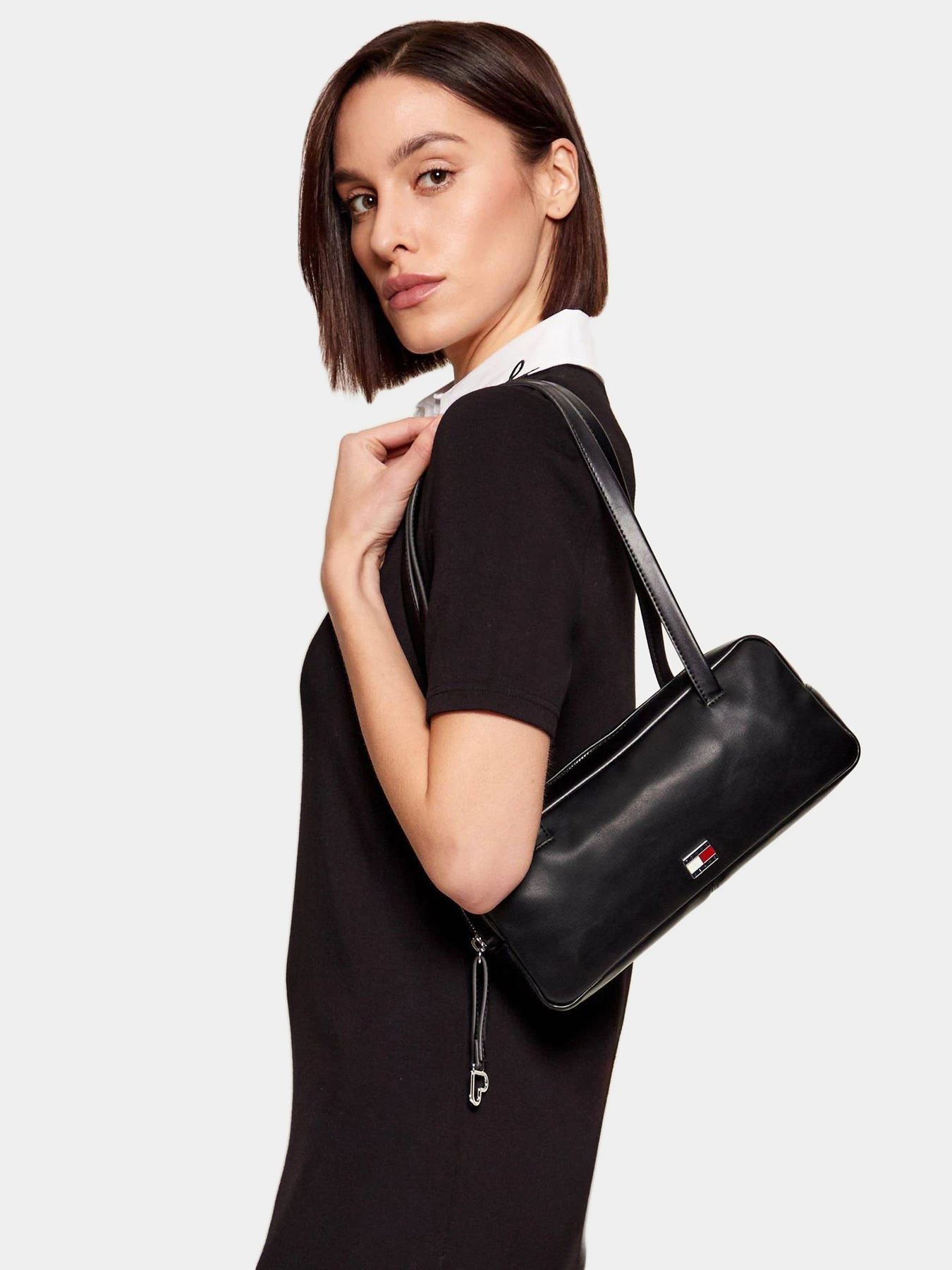 Сумки Tommy Hilfiger модель AW0AW18075-BDS Сумки Tommy Hilfiger модель AW0AW18075-BDS Фото