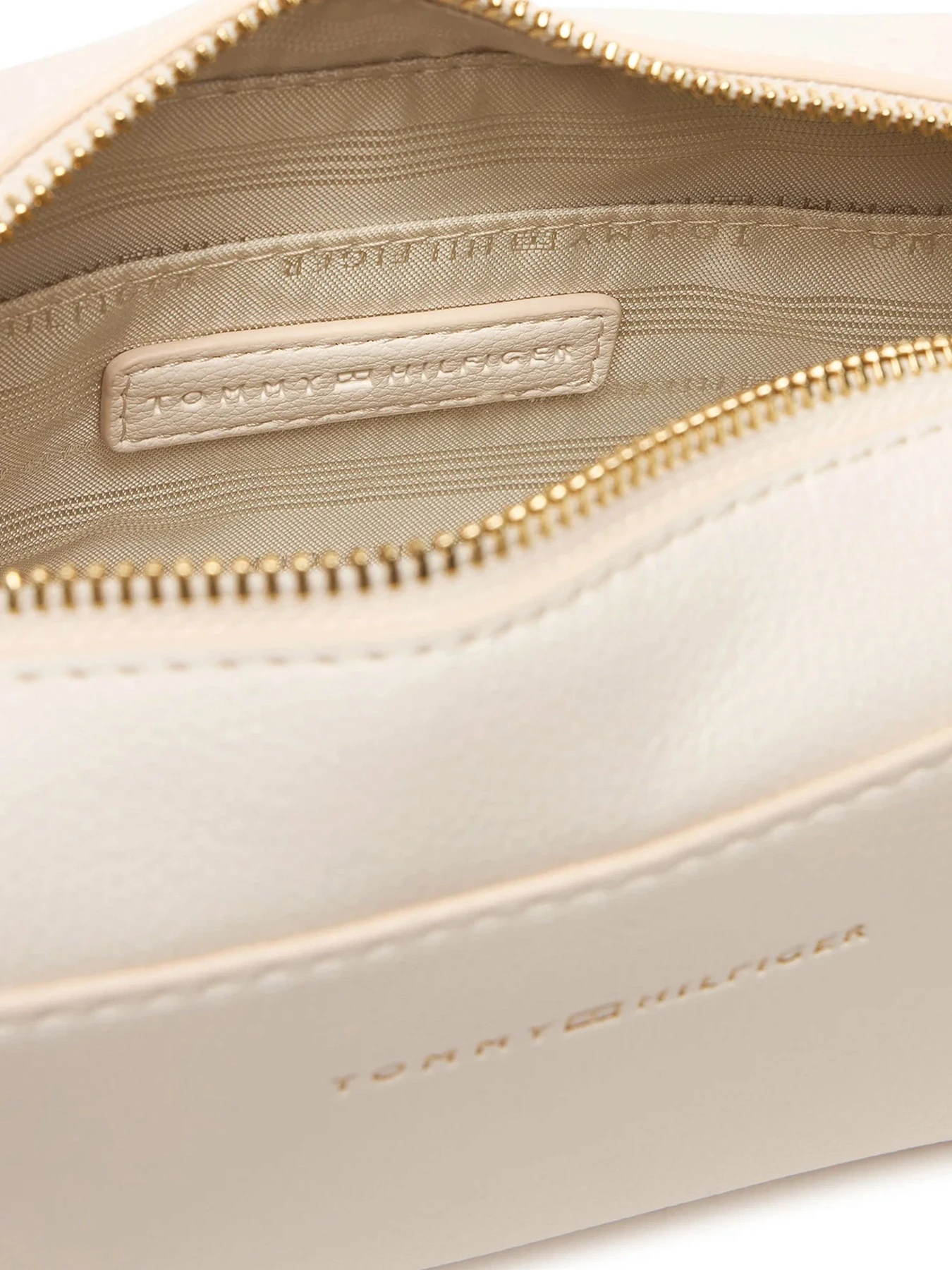 Сумки Tommy Hilfiger модель AW0AW18115-AEO Сумки Tommy Hilfiger модель AW0AW18115-AEO Фото