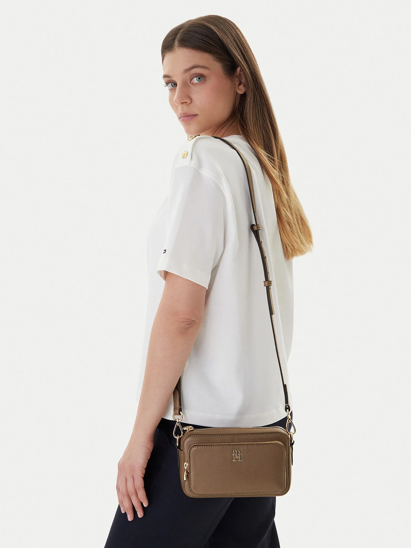 Сумки Tommy Hilfiger модель AW0AW18120-R07 Сумки Tommy Hilfiger модель AW0AW18120-R07 Фото