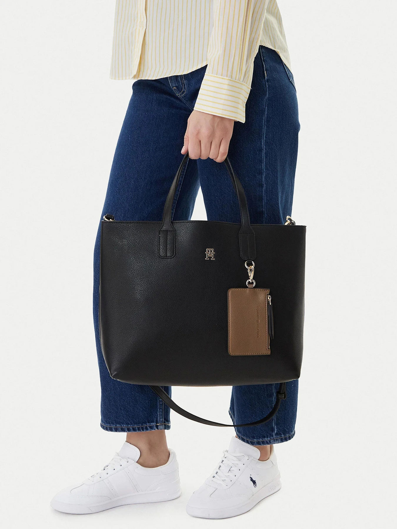 Сумки Tommy Hilfiger модель AW0AW18122-BDS Сумки Tommy Hilfiger модель AW0AW18122-BDS Фото