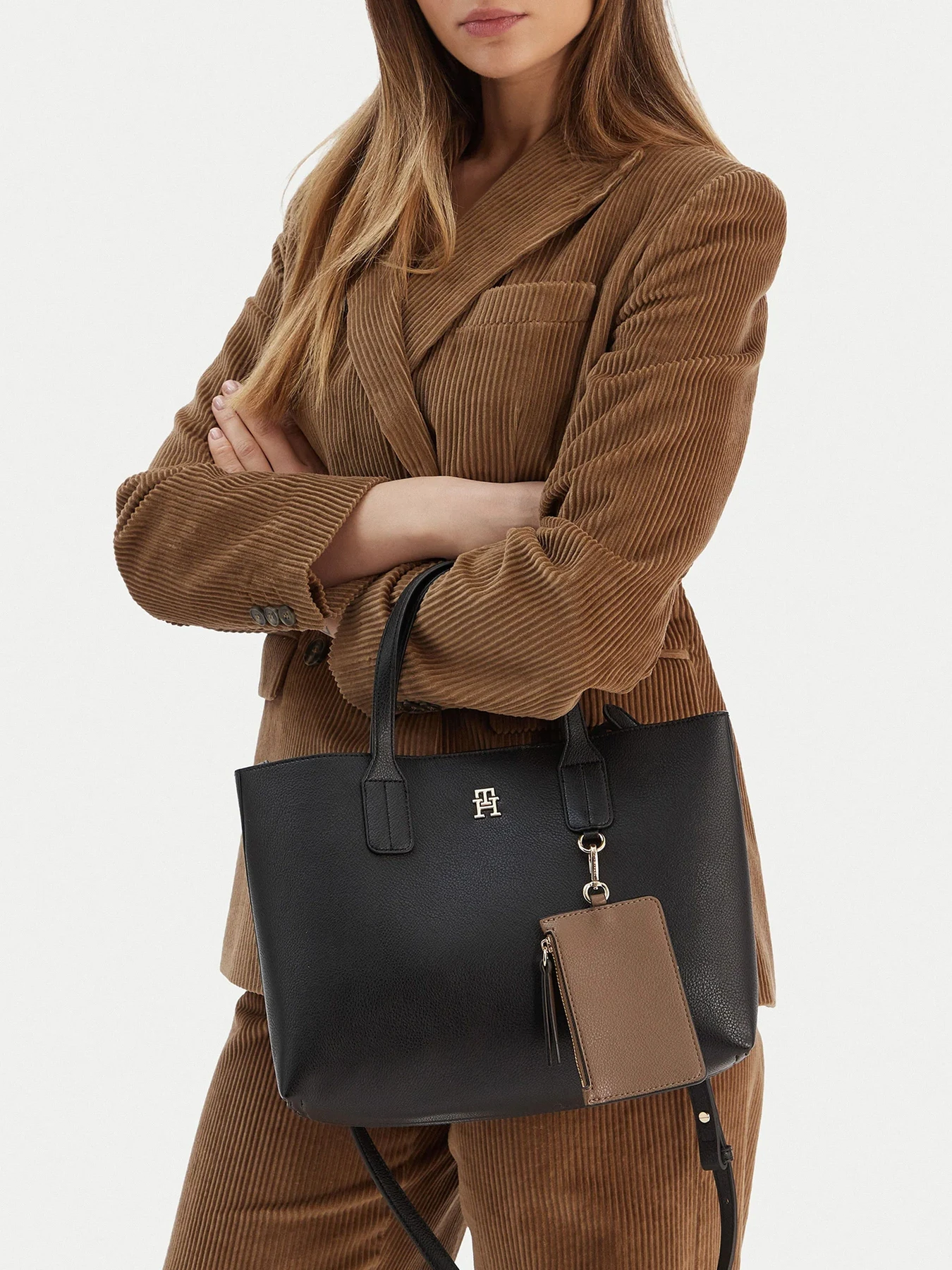 Сумки Tommy Hilfiger модель AW0AW18233-BDS Сумки Tommy Hilfiger модель AW0AW18233-BDS Фото