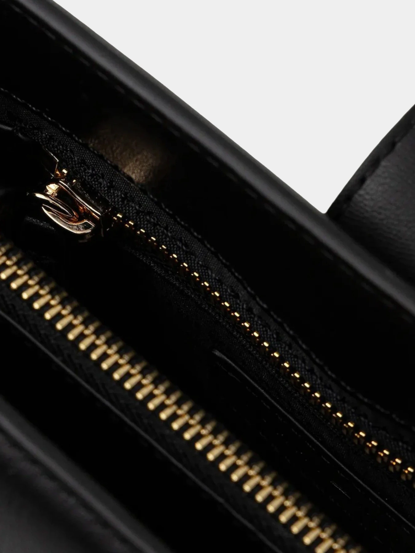Сумки Tommy Hilfiger модель AW0AW18286-BDS Сумки Tommy Hilfiger модель AW0AW18286-BDS Фото