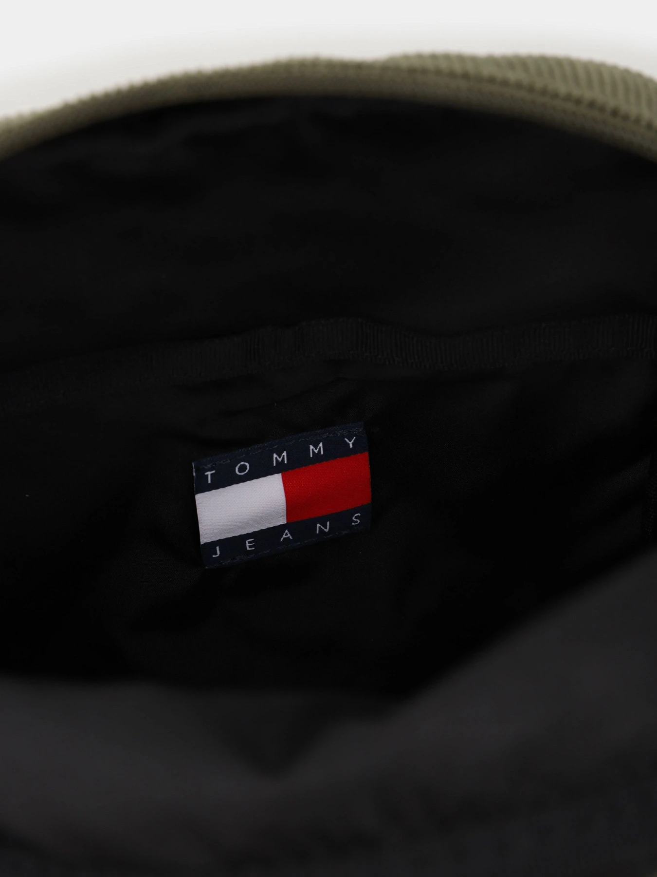 Сумки Tommy Hilfiger модель AM0AM13888-GY1 Сумки Tommy Hilfiger модель AM0AM13888-GY1 Фото