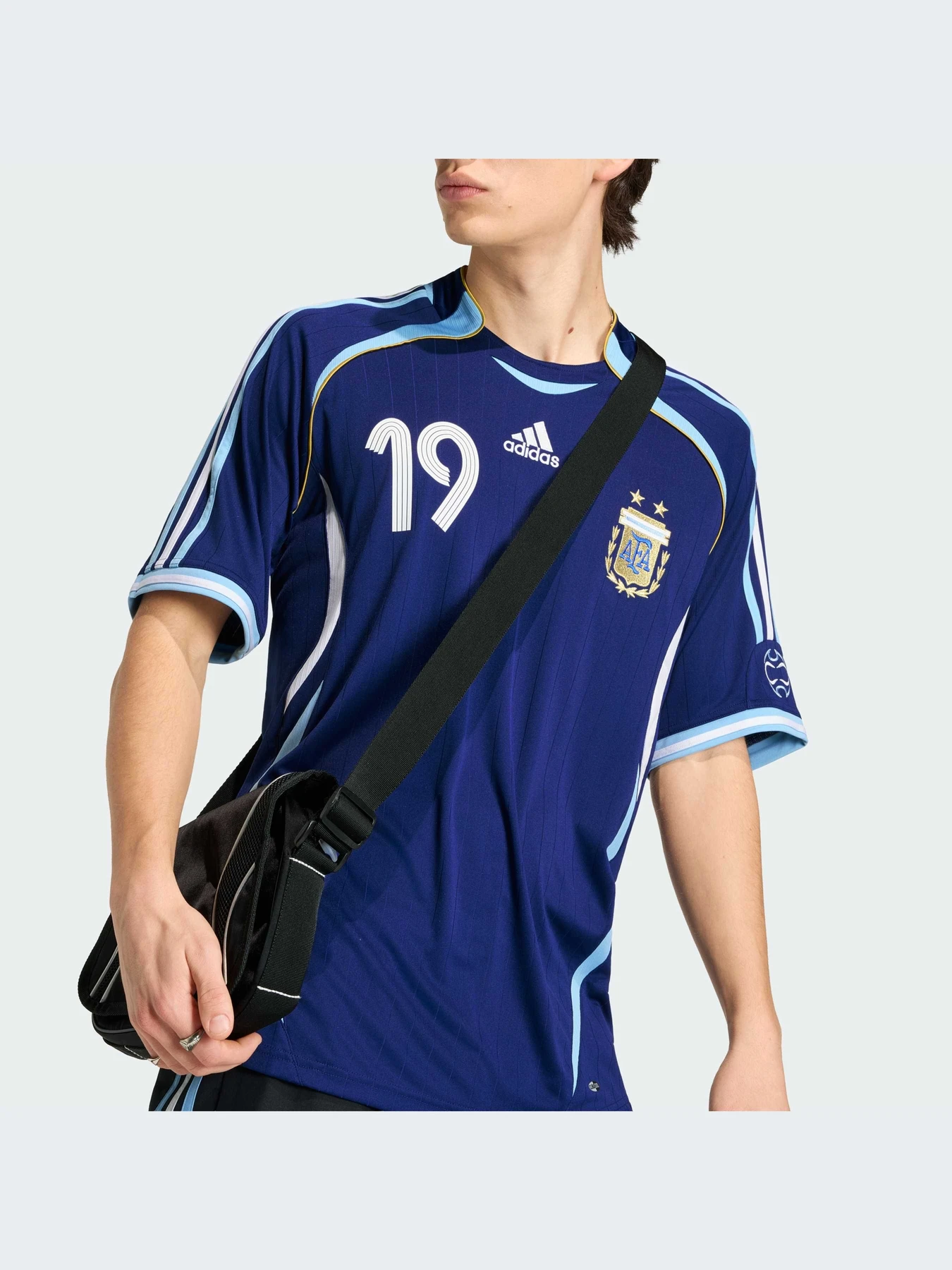 Футболки и поло Adidas модель JN3709-KZ Футболки и поло Adidas модель JN3709-KZ Фото
