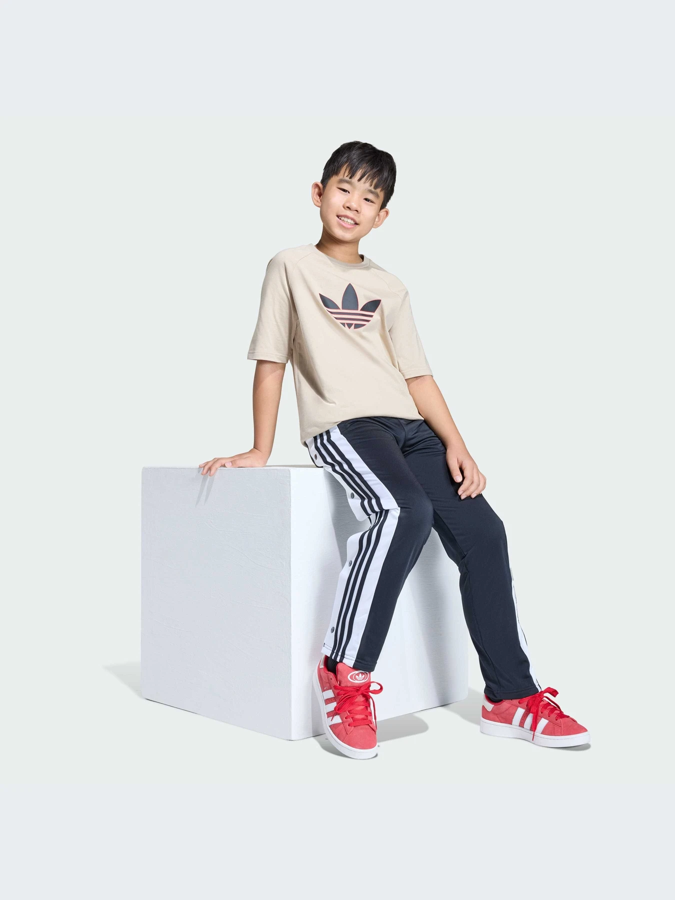 Брюки Adidas Adicolor модель KD3989-KZ Брюки Adidas Adicolor модель KD3989-KZ Фото