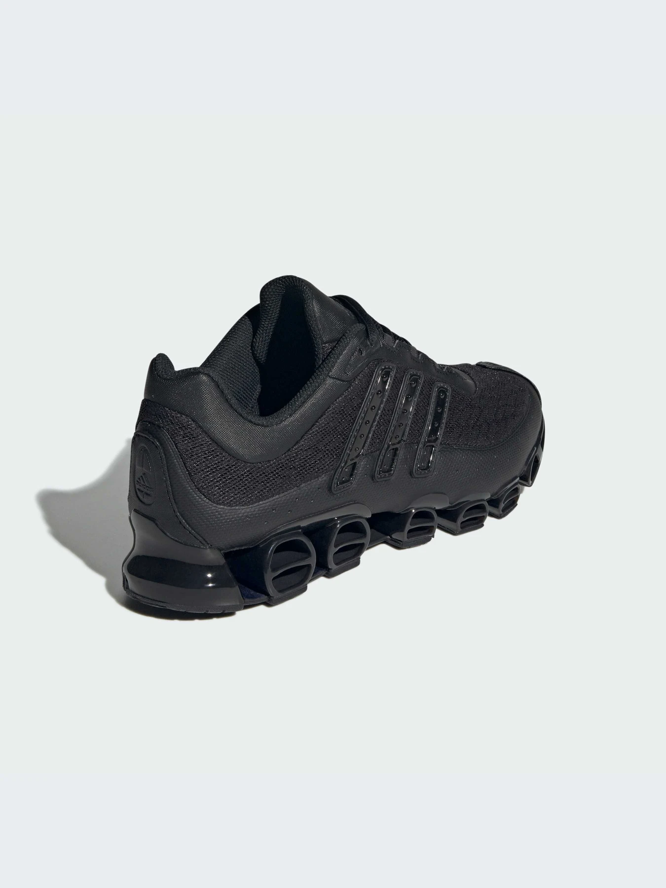Кроссовки Adidas модель JP9626-KZ Кроссовки Adidas модель JP9626-KZ Фото
