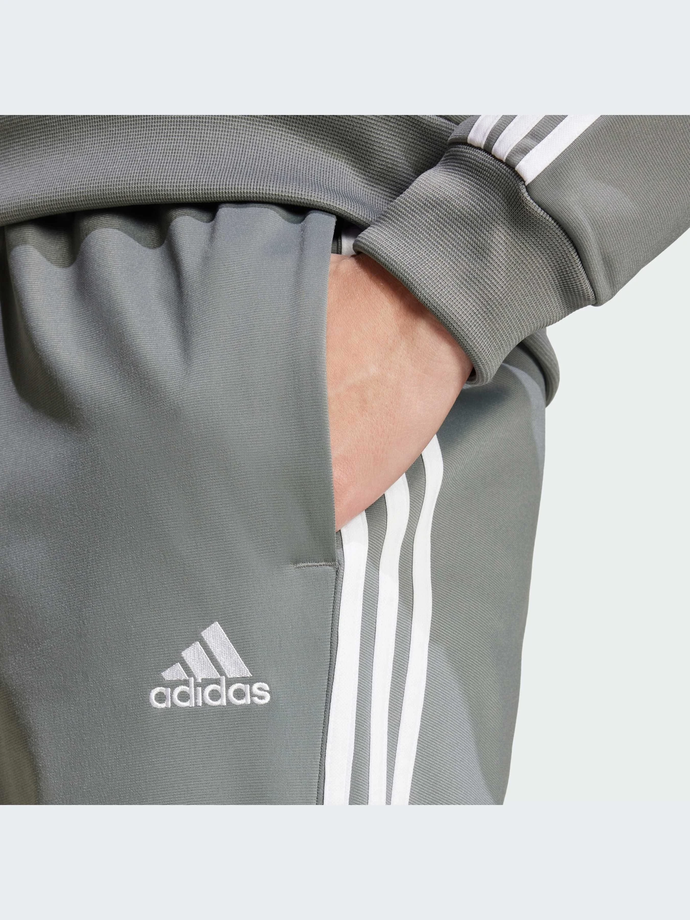 Костюмы Adidas модель IY6649-KZ Костюмы Adidas модель IY6649-KZ Фото