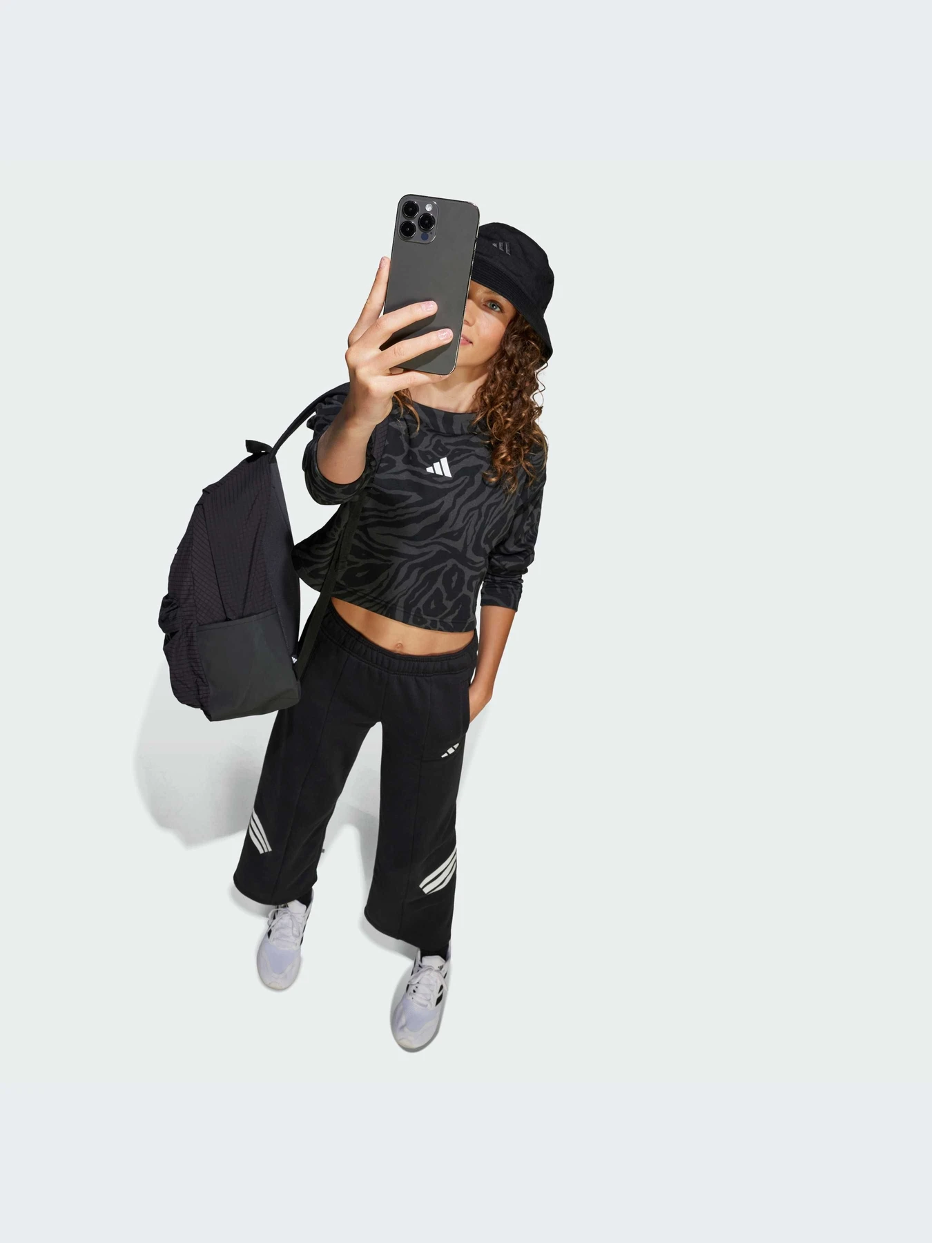 Худи и свитшоты Adidas модель JM1367-KZ Худи и свитшоты Adidas модель JM1367-KZ Фото