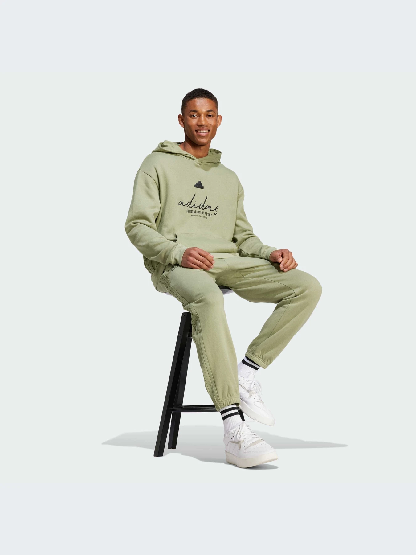 Худи и свитшоты Adidas модель IW3535-KZ Худи и свитшоты Adidas модель IW3535-KZ Фото
