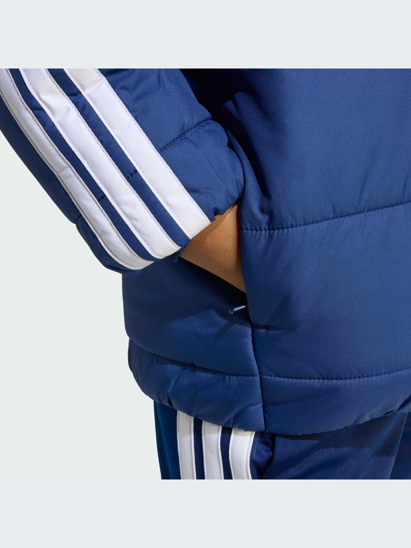 Куртки и дубленки Adidas модель JL9048-KZ Куртки и дубленки Adidas модель JL9048-KZ Фото