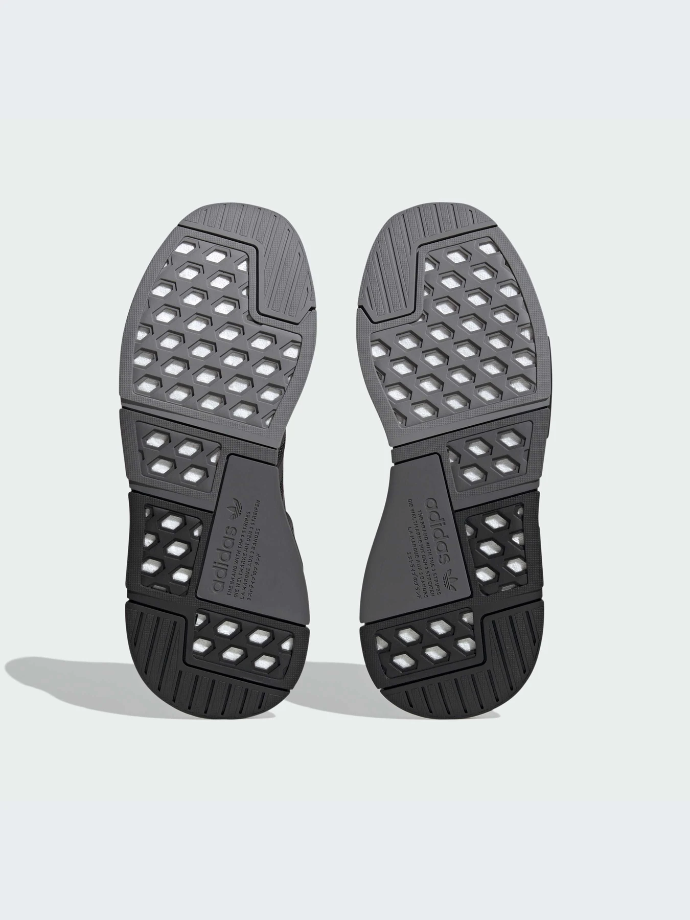 Кроссовки Adidas NMD модель IE4559-KZ Кроссовки Adidas NMD модель IE4559-KZ Фото